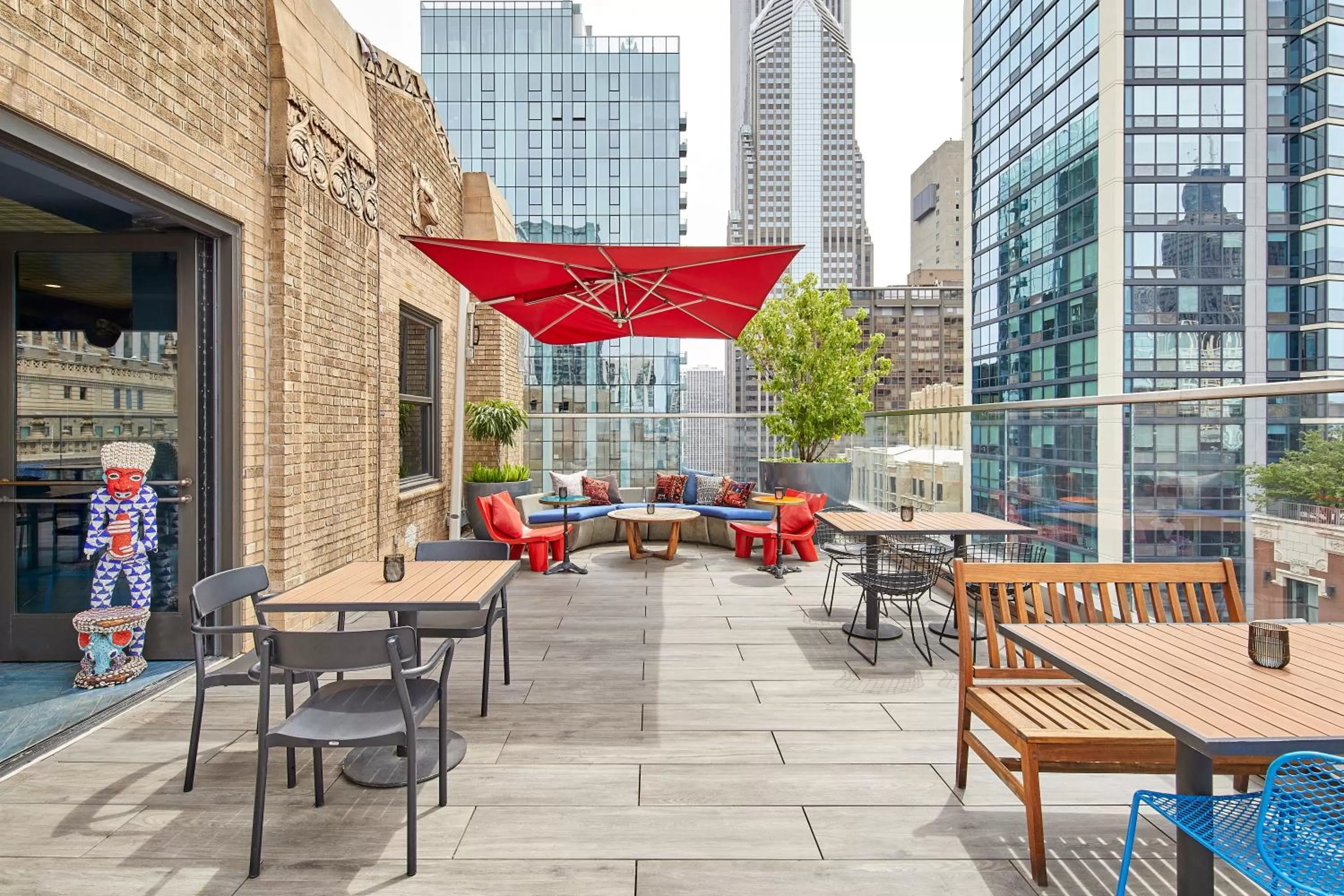 Restaurant/places to eat in Virgin Hotels Chicago