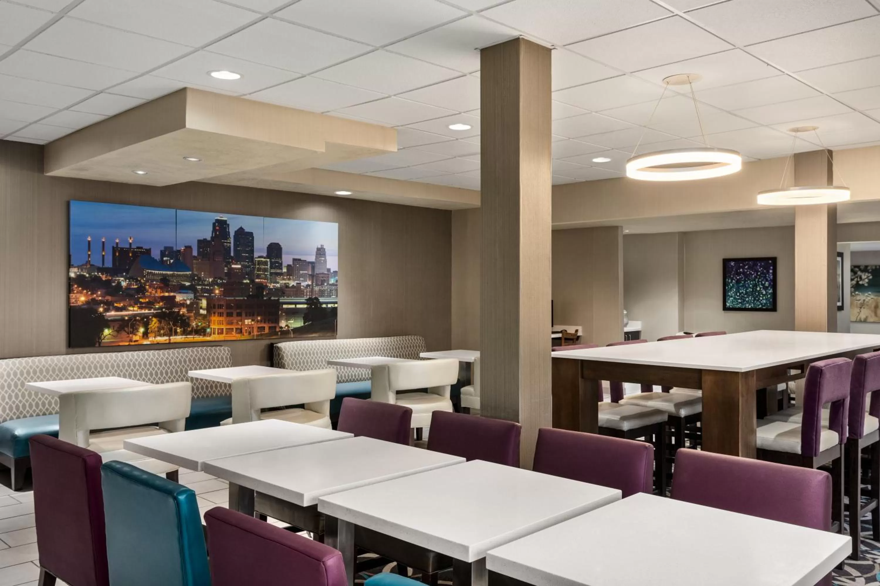 Food and drinks in Baymont by Wyndham Springfield I-44