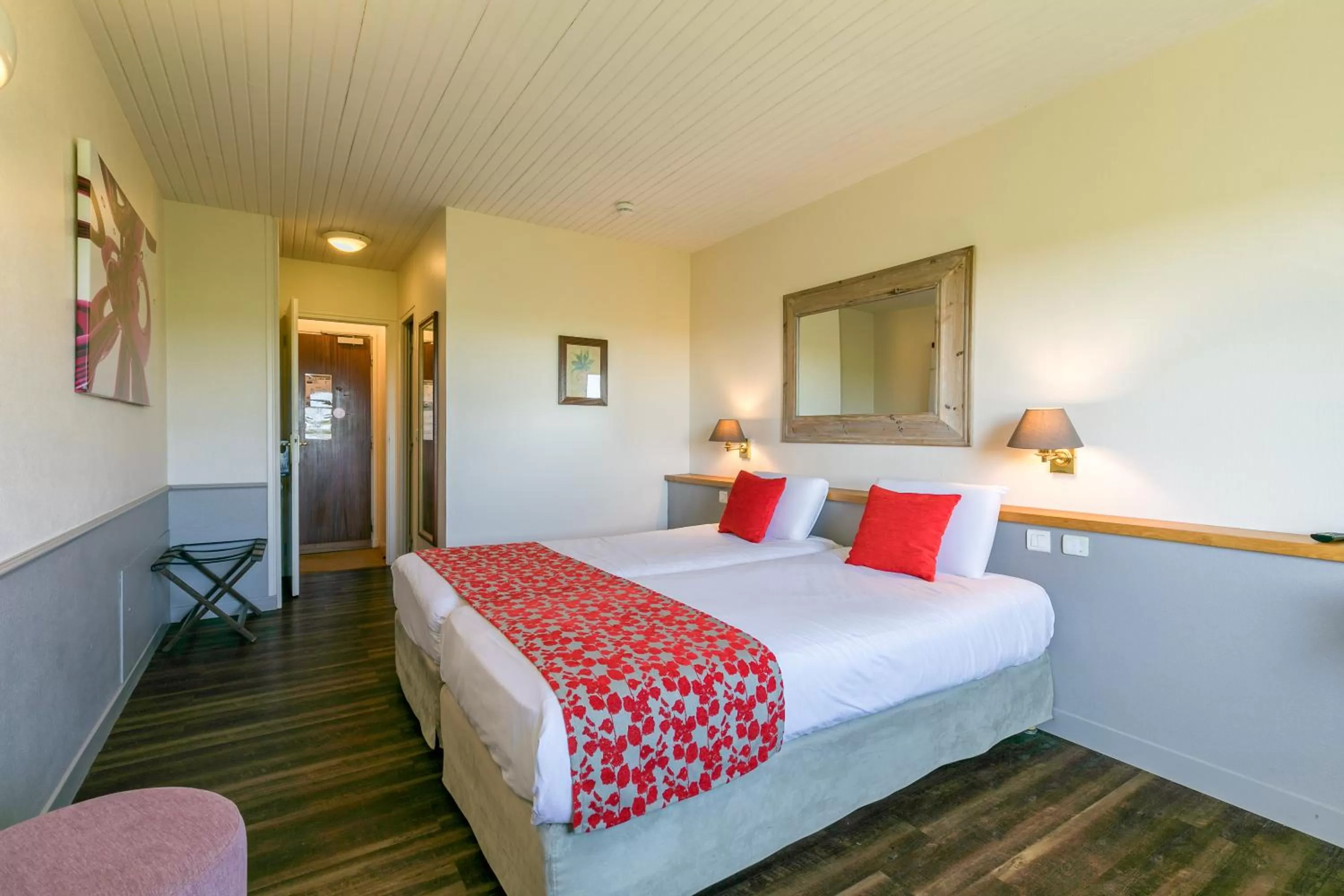 Bed in Kyriad Prestige Beaune le Panorama