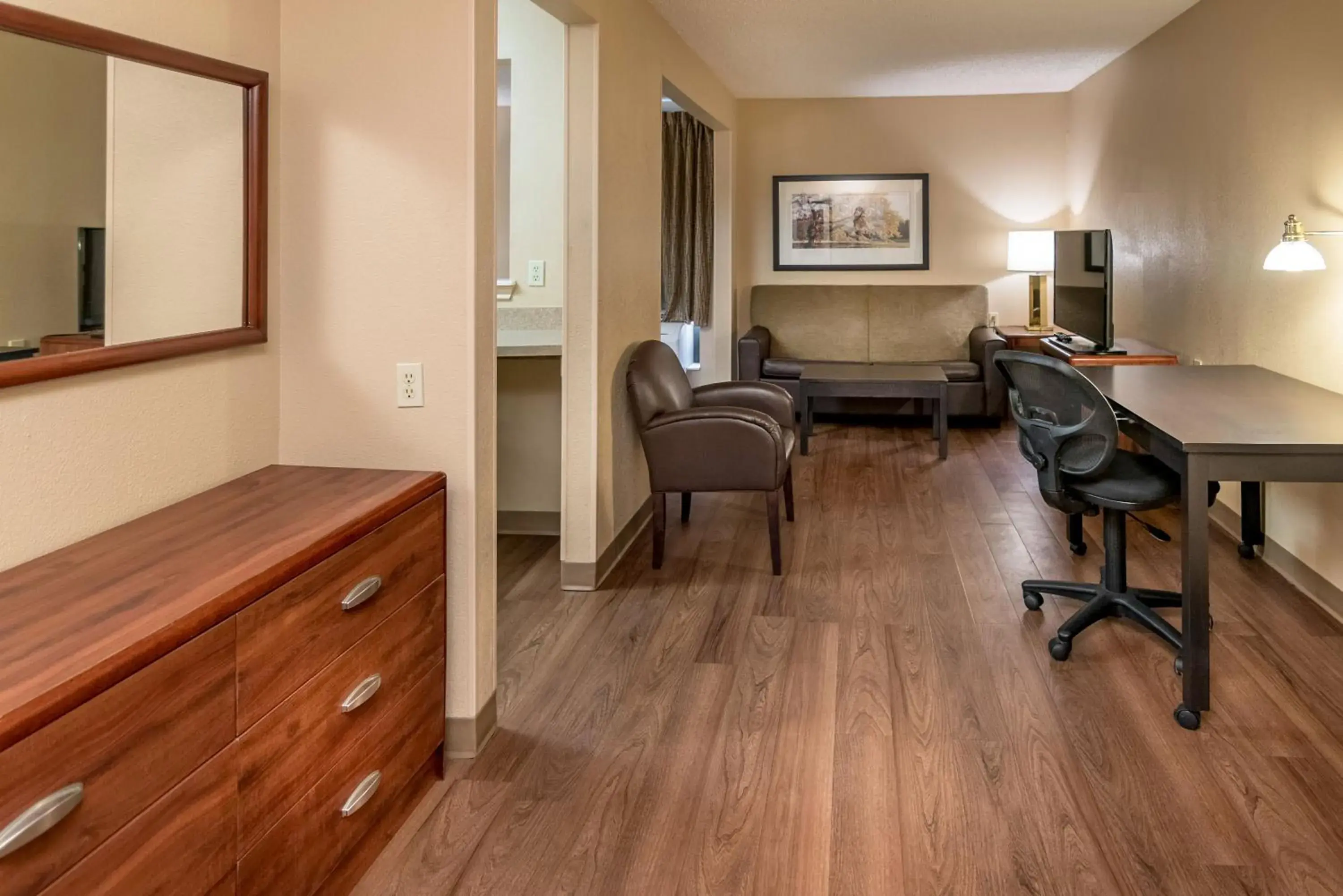 Living room, Seating Area in Extended Stay America Suites - Houston - Northwest - Hwy 290 - Hollister