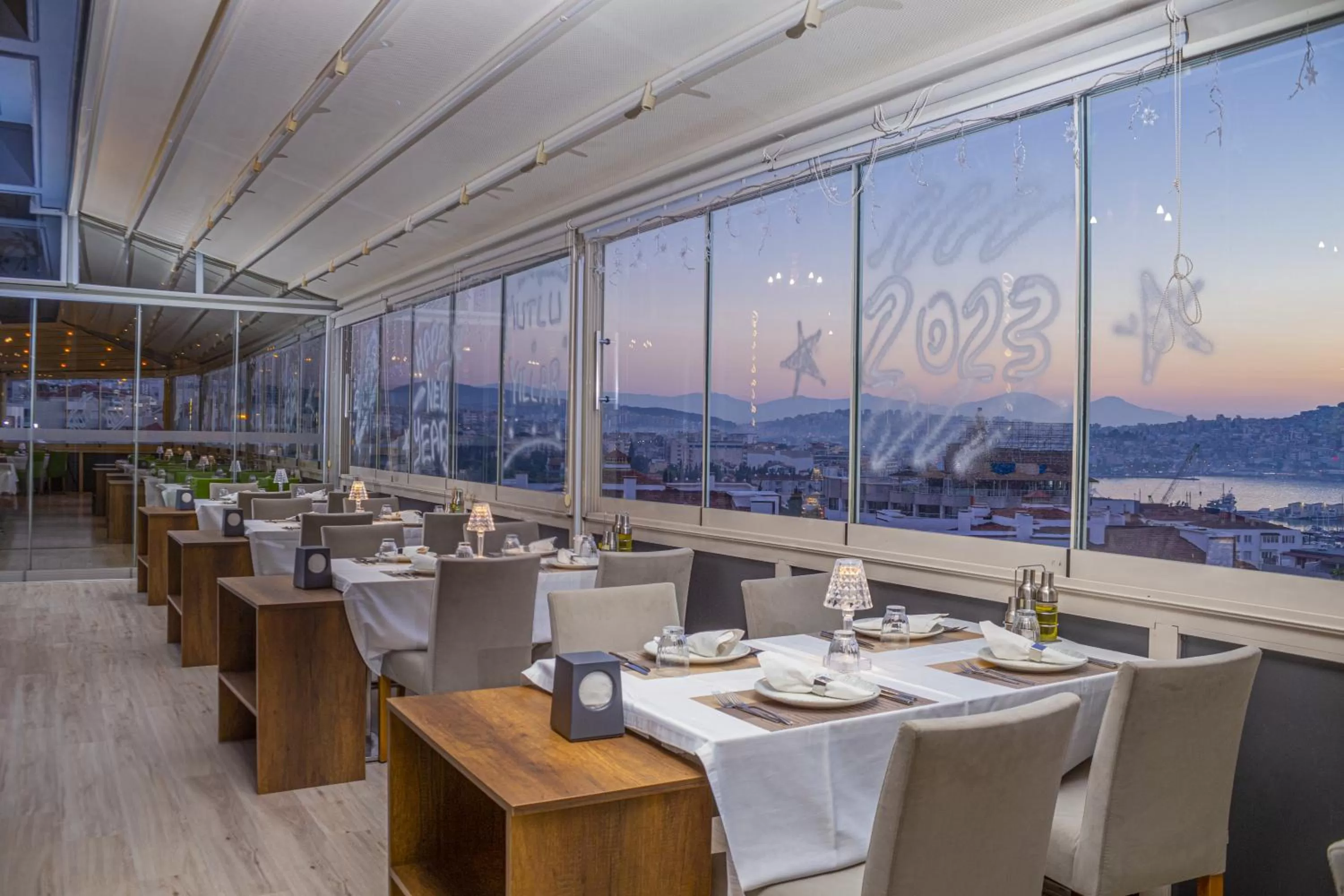 Restaurant/places to eat in Suhan Seaport Hotel