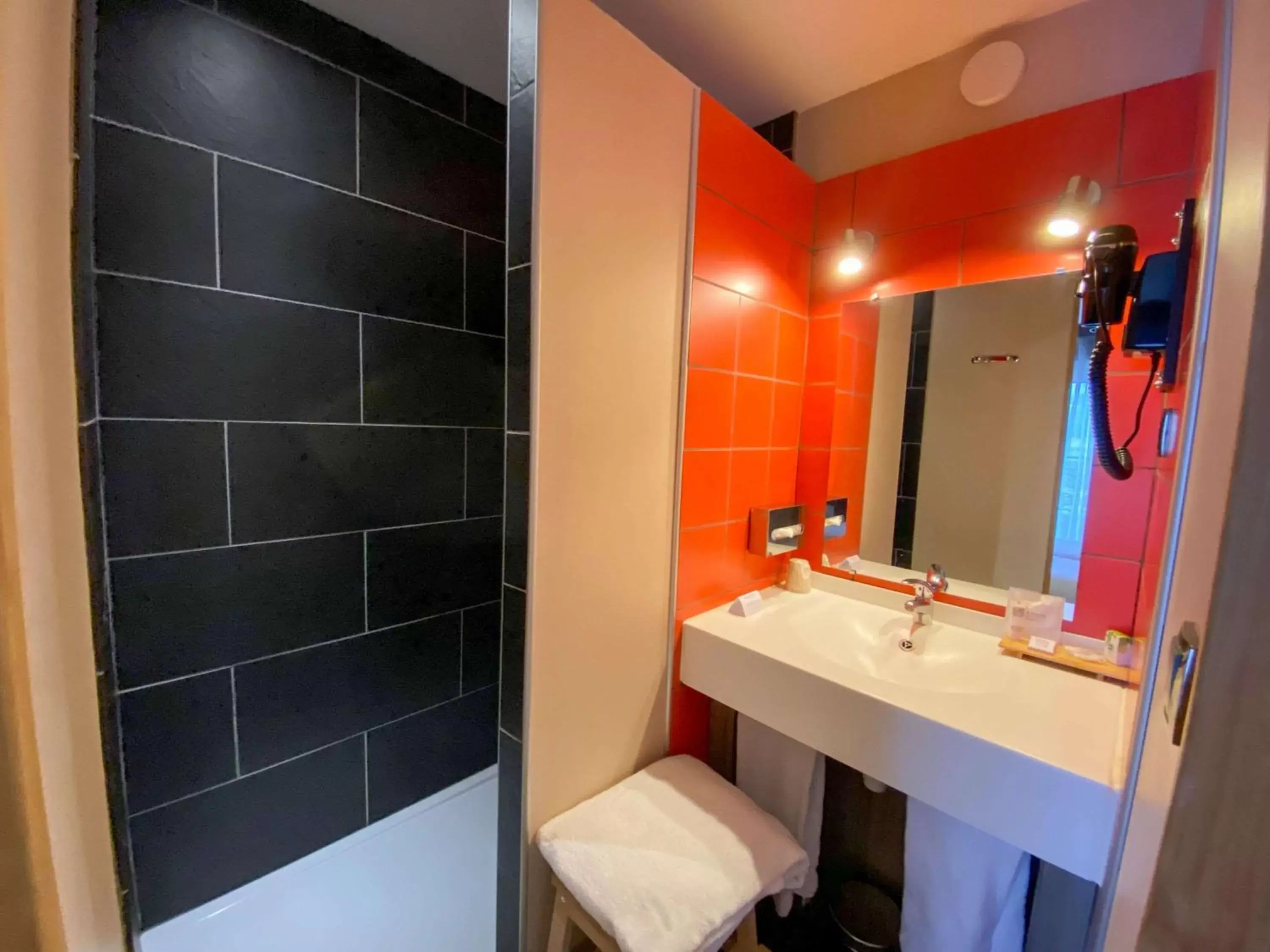 Bedroom, Bathroom in Best Western Plus Hotel de Dieppe 1880