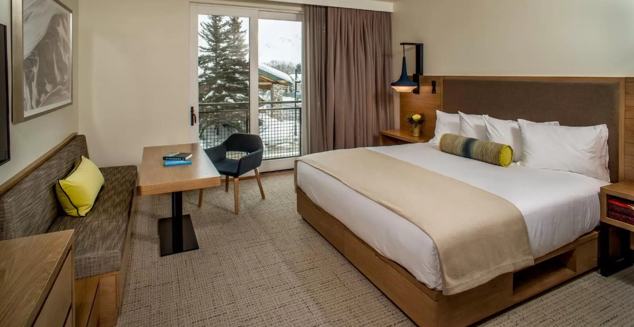 Bedroom, Bed in Limelight Hotel Ketchum