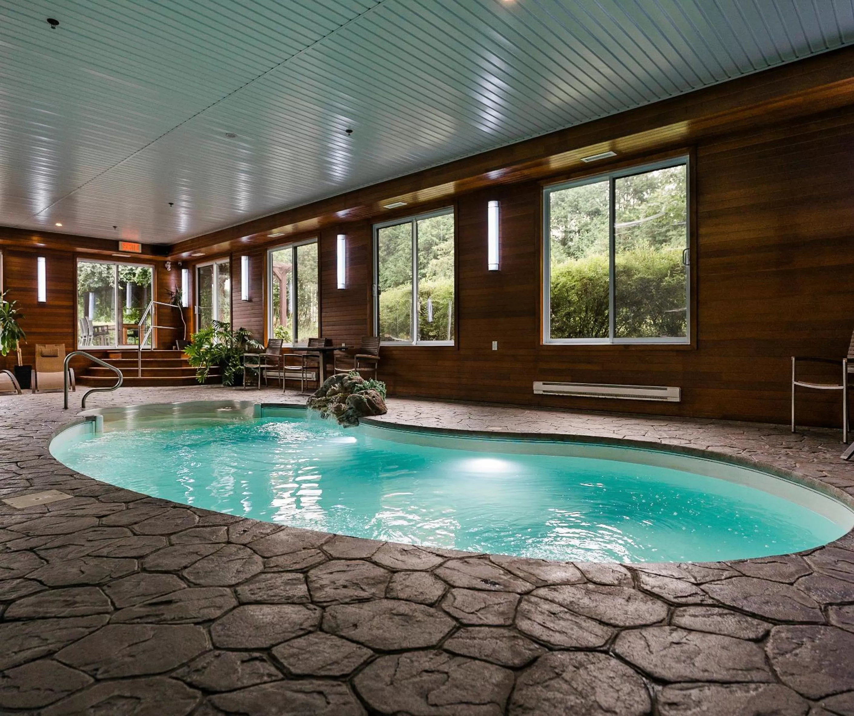 Swimming pool in Hotel Montfort Nicolet