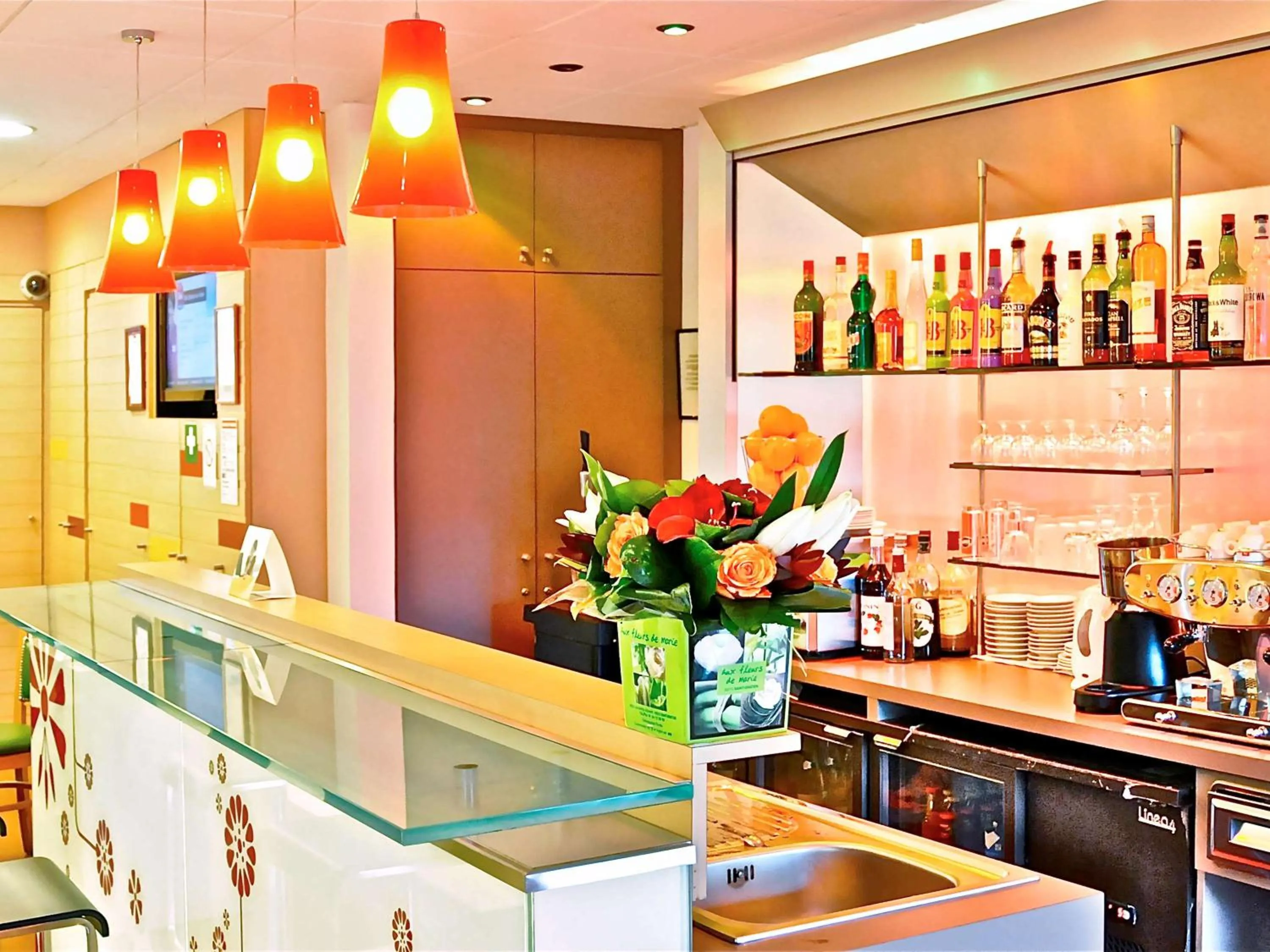 Lounge or bar in ibis Epinay sur Seine - Gennevilliers
