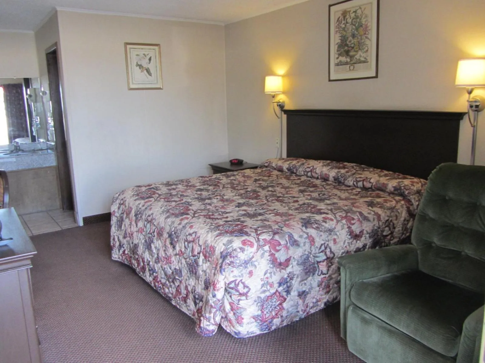 Bed in Super 8 by Wyndham Lubbock Civic Center North