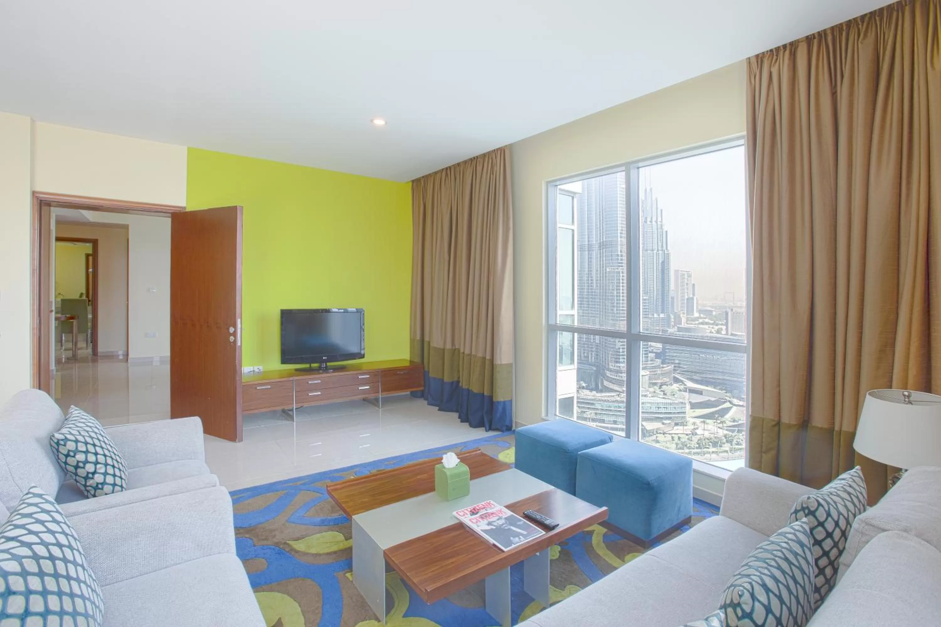 TV and multimedia in Ramada by Wyndham Downtown Dubai