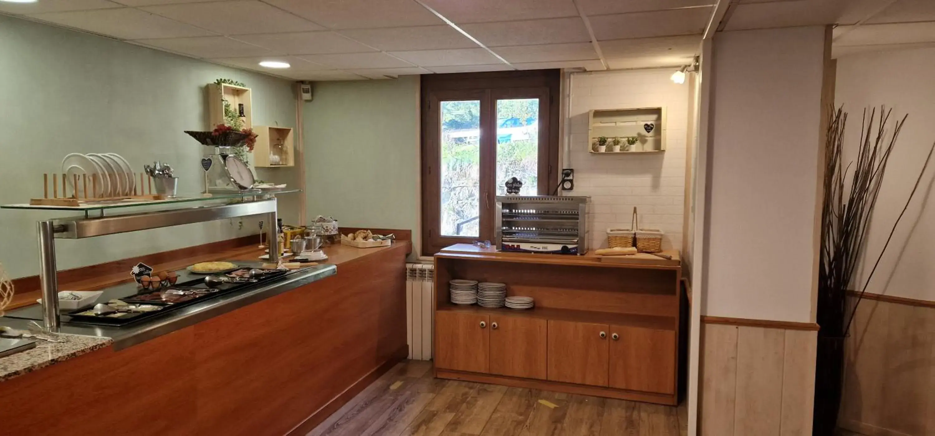 Buffet breakfast, Kitchen/Kitchenette in Hotel Comapedrosa