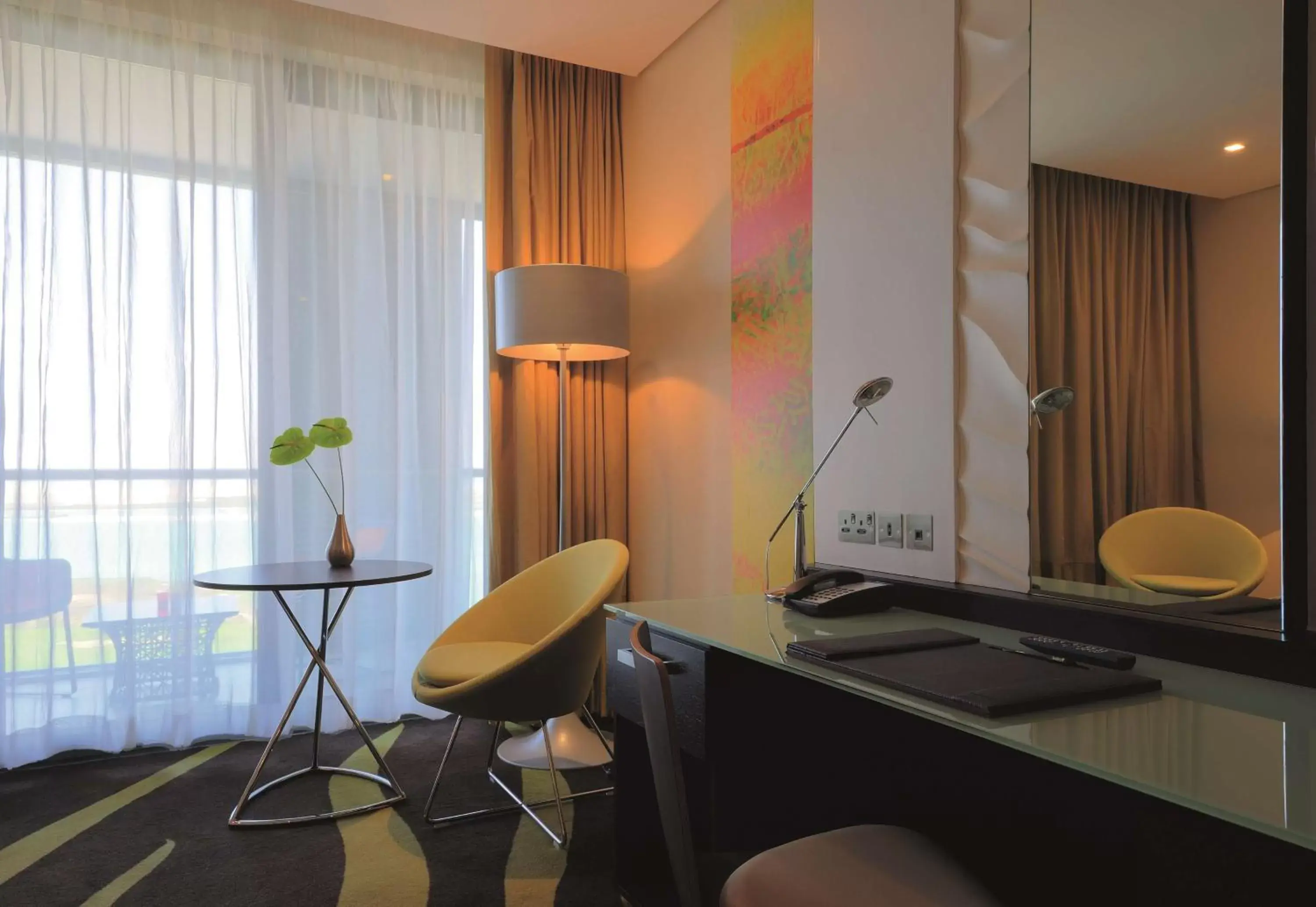 Bedroom, Kitchen/Kitchenette in Radisson Blu Hotel, Abu Dhabi Yas Island