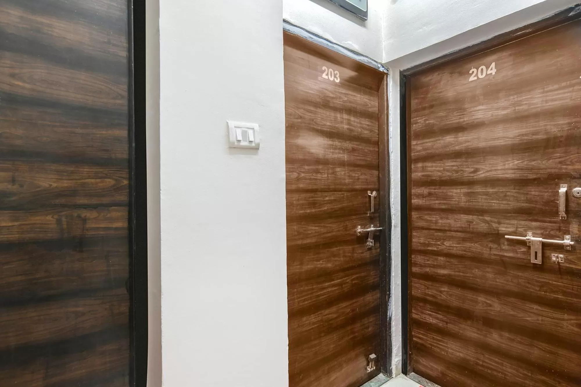 Lobby or reception, Bathroom in FabExpress Royal Palace Inn