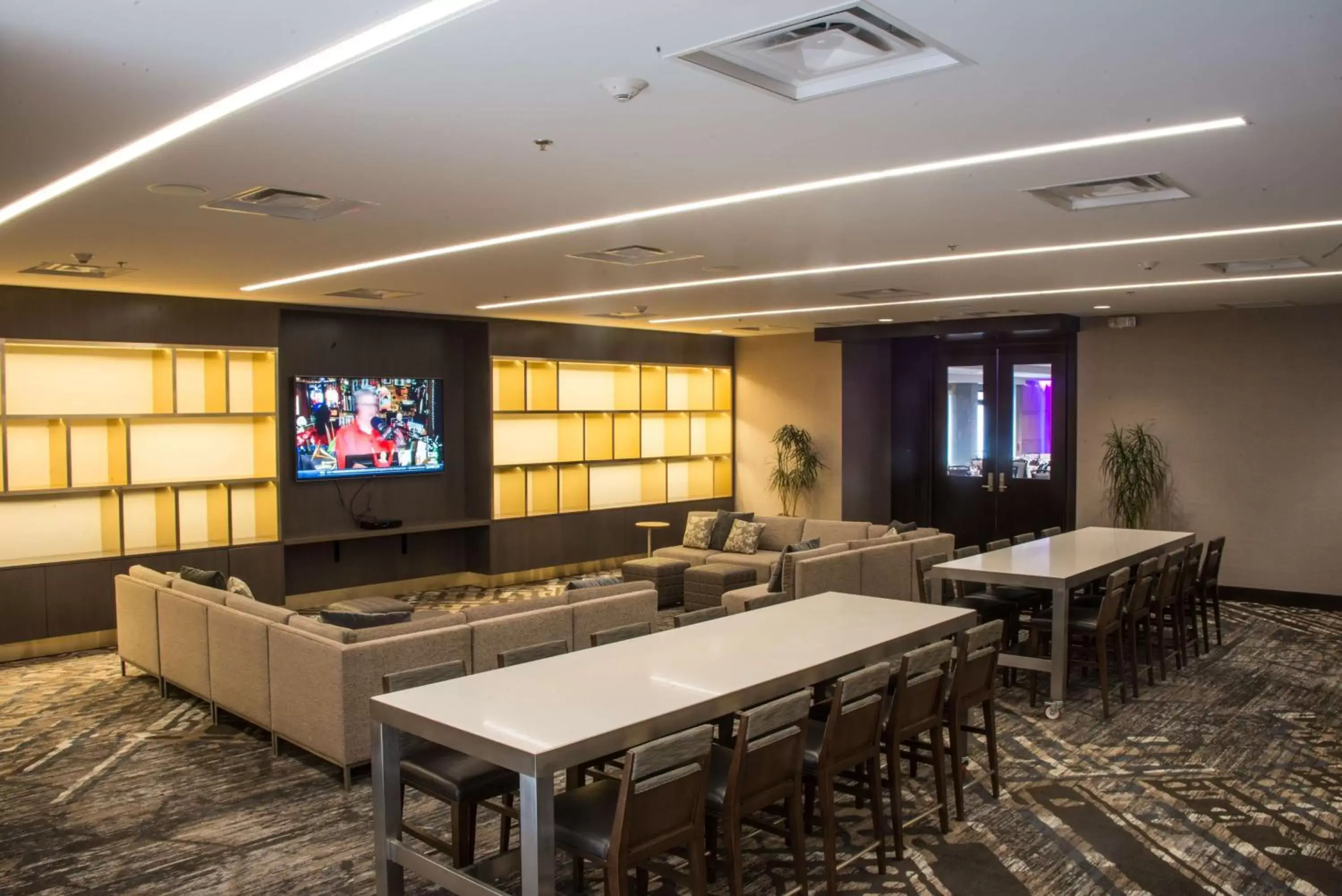 Lobby or reception in DoubleTree by Hilton Hotel Syracuse