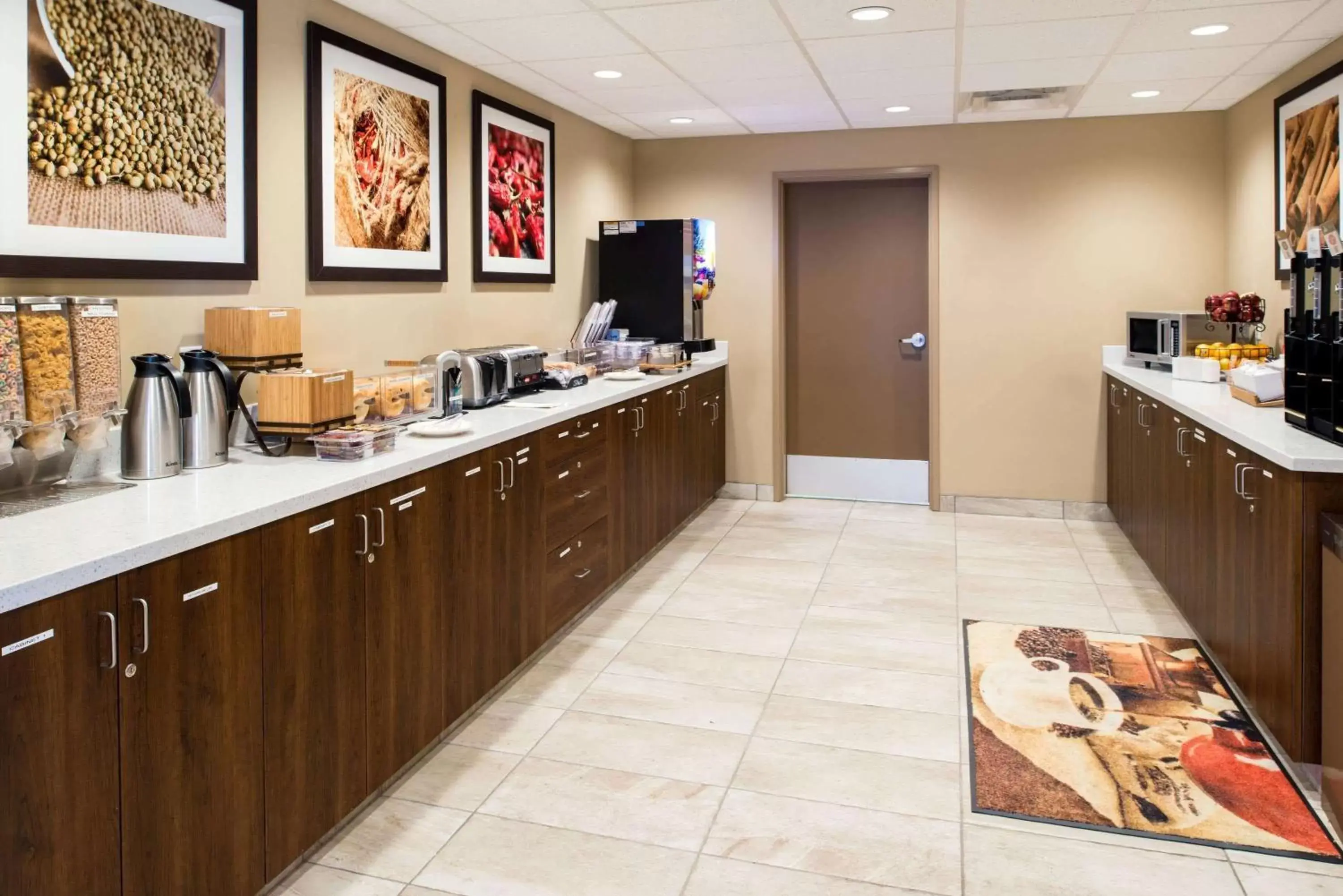 Restaurant/places to eat in Microtel Inn & Suites by Wyndham Red Deer Restaurant/places to eat in Microtel Inn & Suites by Wyndham Red Deer