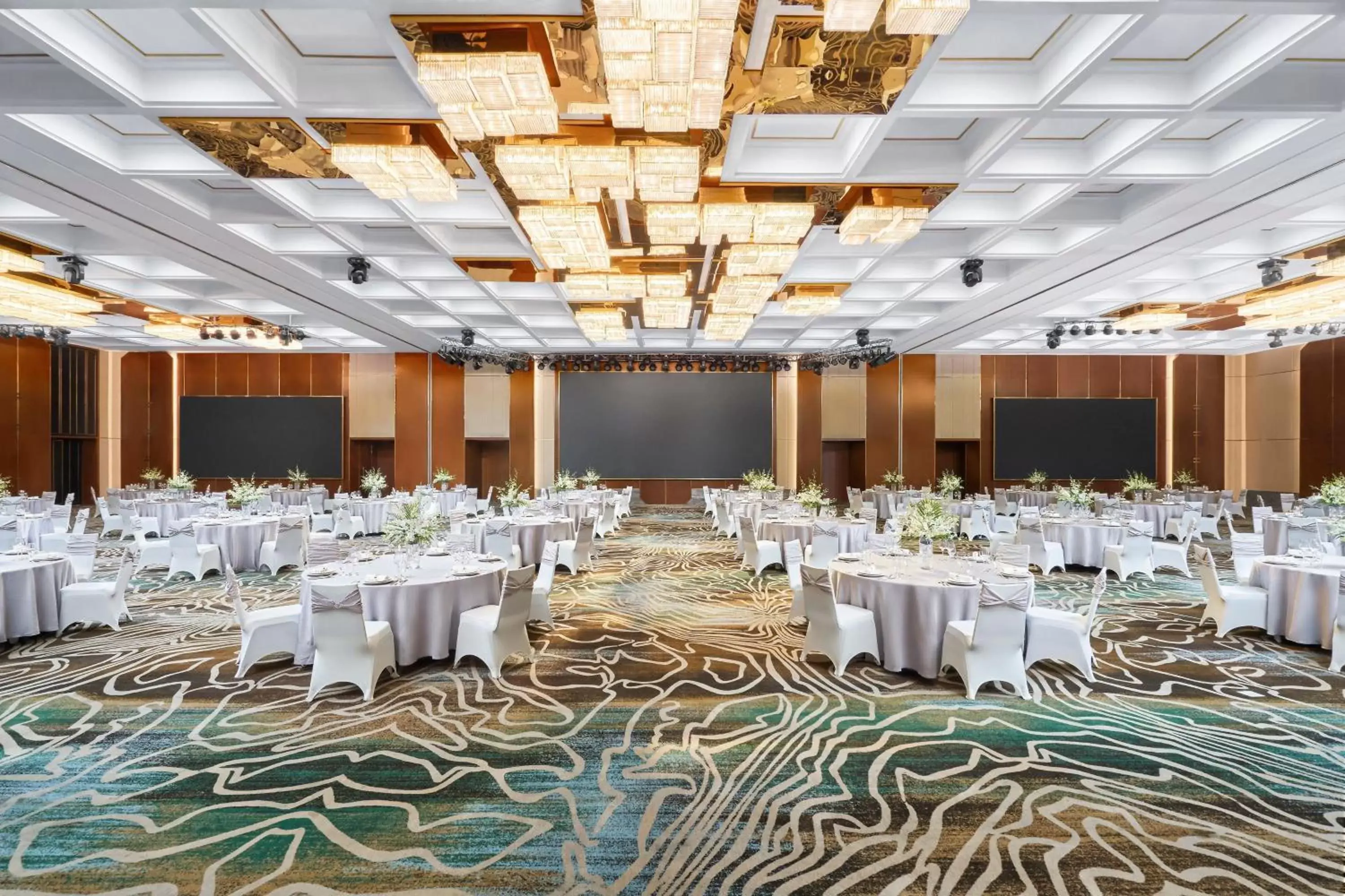 Meeting/conference room, Banquet Facilities in Vinpearl Landmark 81, Autograph Collection