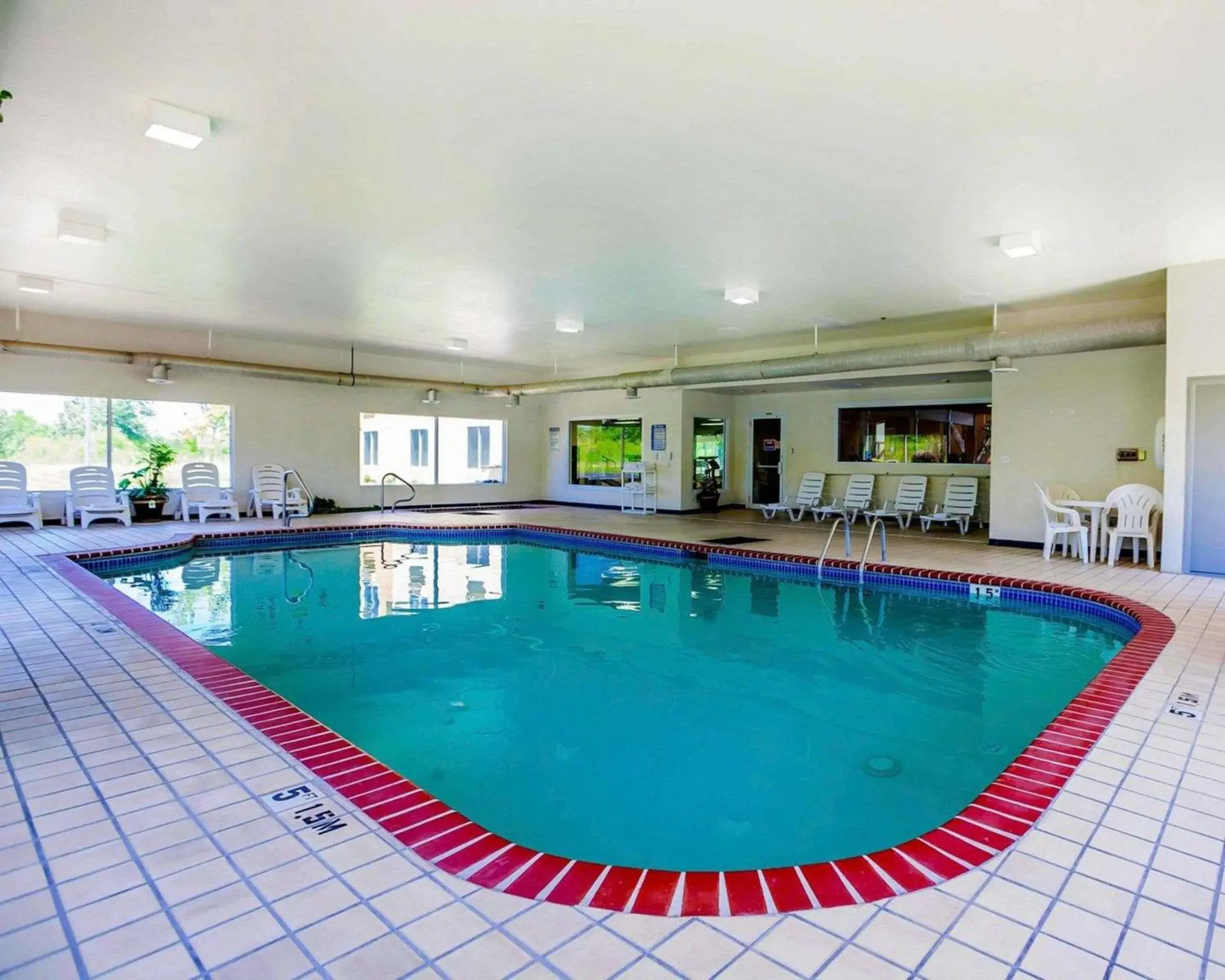 Swimming Pool in Quality Inn Kingdom City, MO