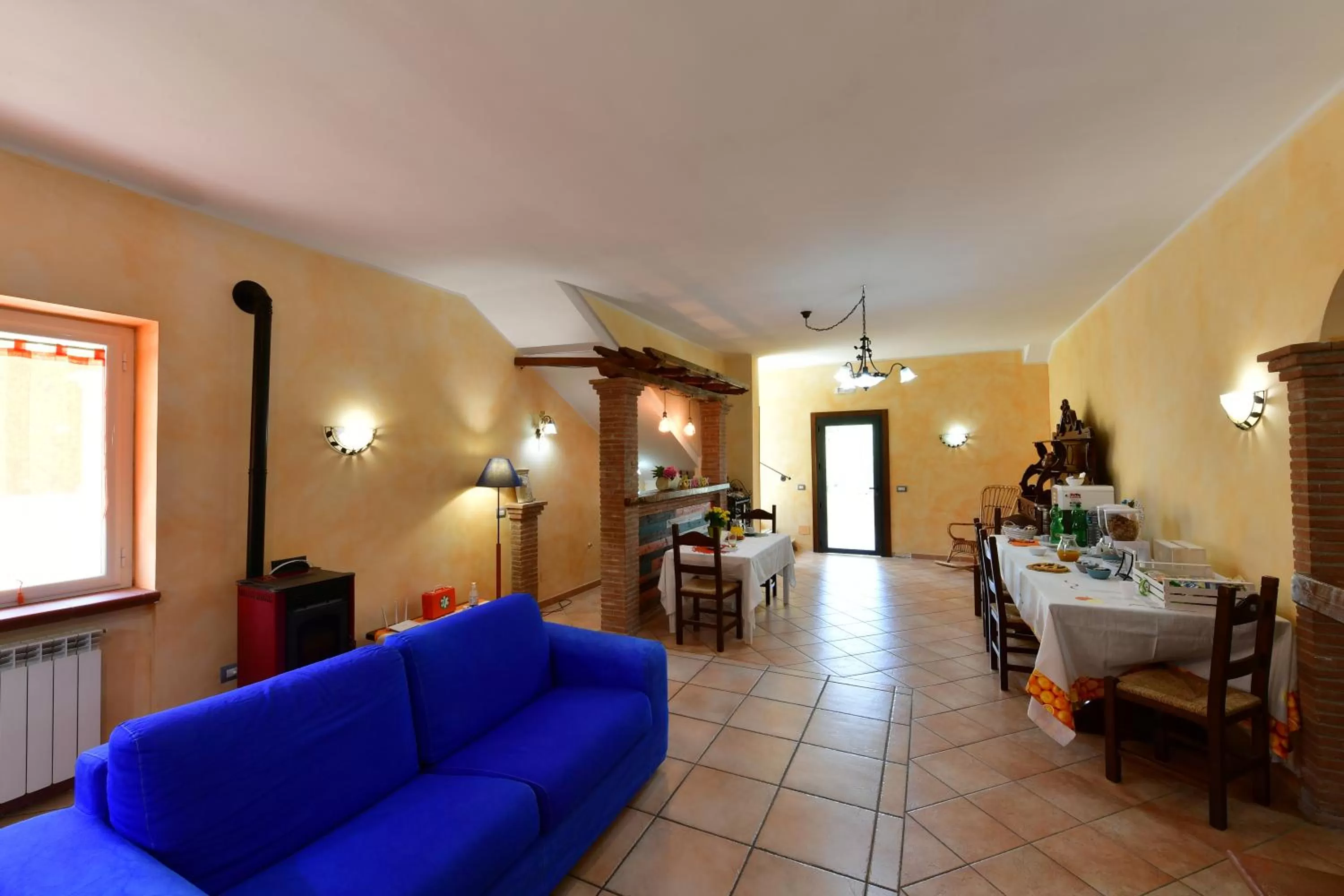 Communal lounge/ TV room, Seating Area in B&B Roman Country Villa