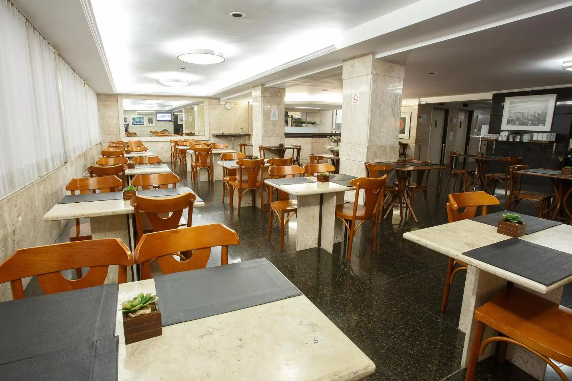 Restaurant/Places to Eat in Savassi Hotel