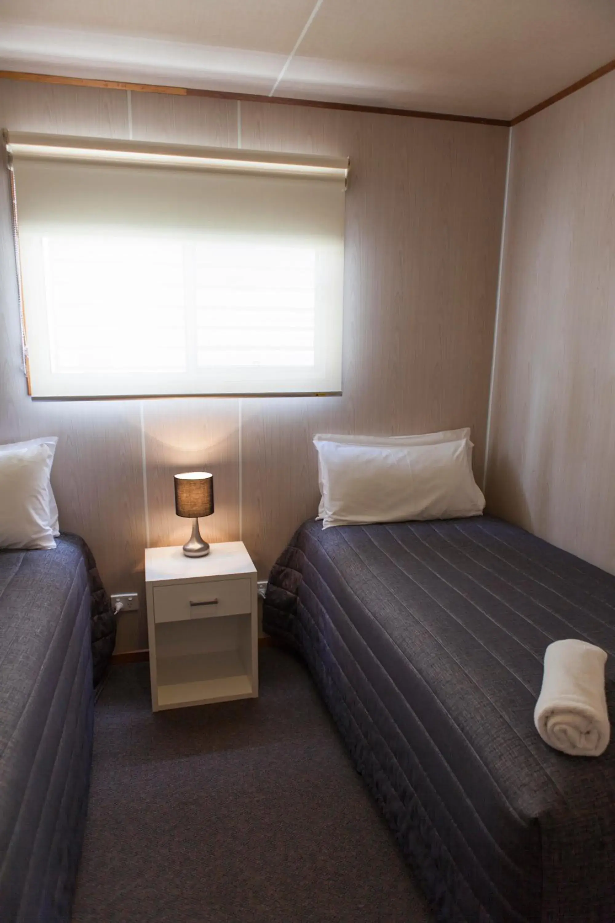 Bedroom, Bed in Airport Tourist Village Melbourne