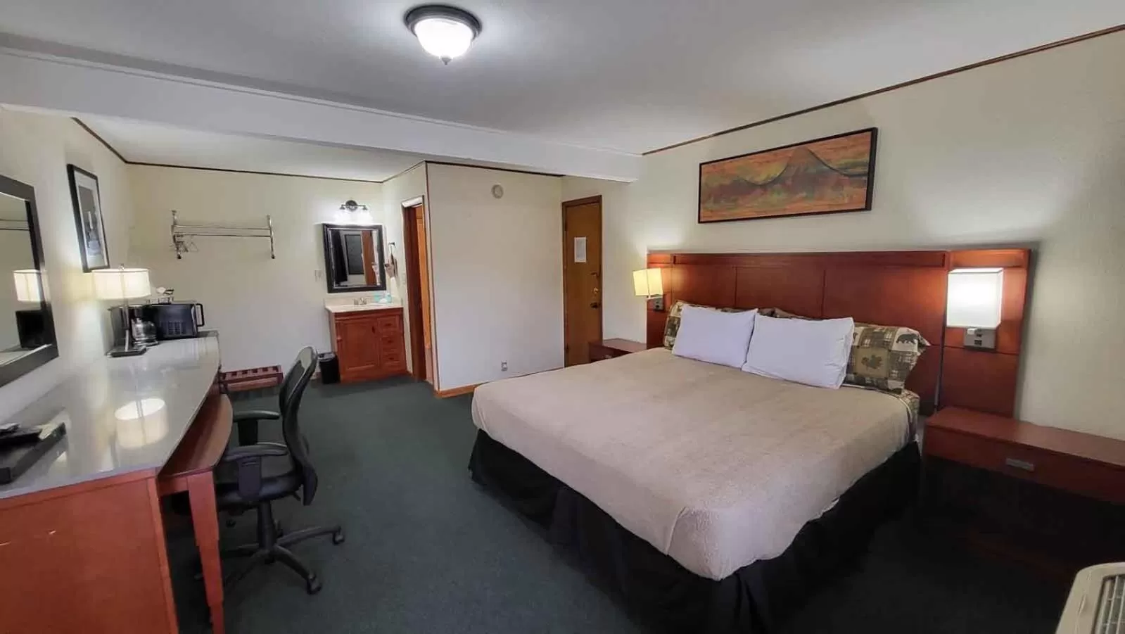 Bed in Hunter's Friend Resort near Silver Dollar City