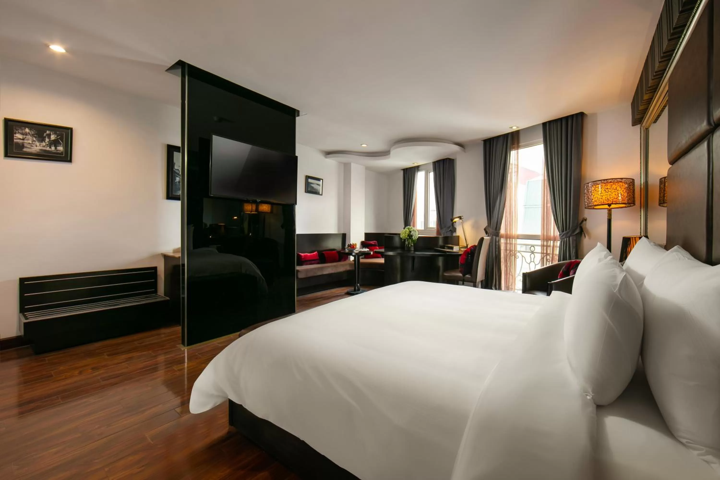 Communal lounge/ TV room, Bed in La Nueva Boutique Hotel Hanoi & Spa