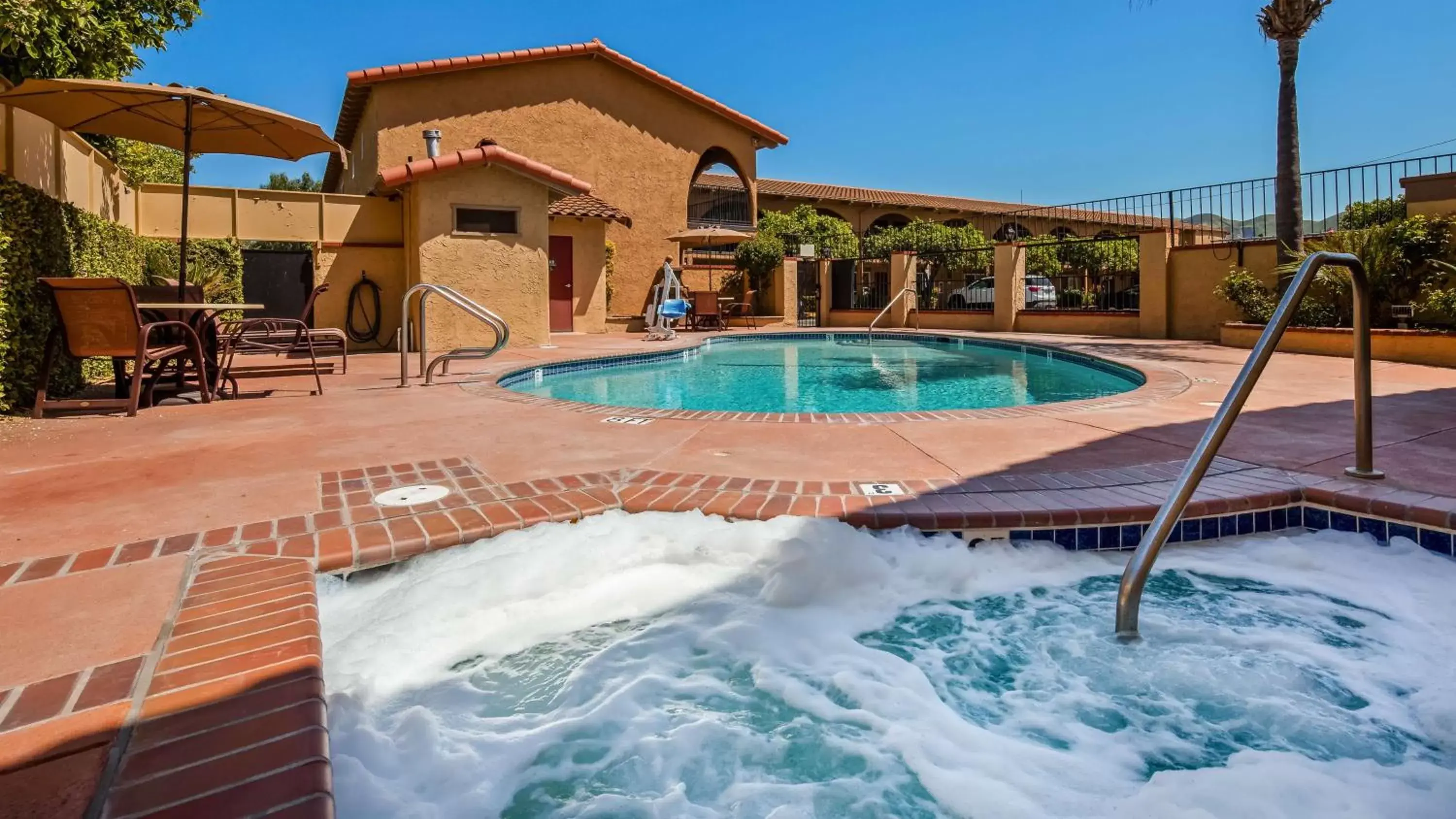 Pool view, Swimming Pool in Best Western La Posada Motel