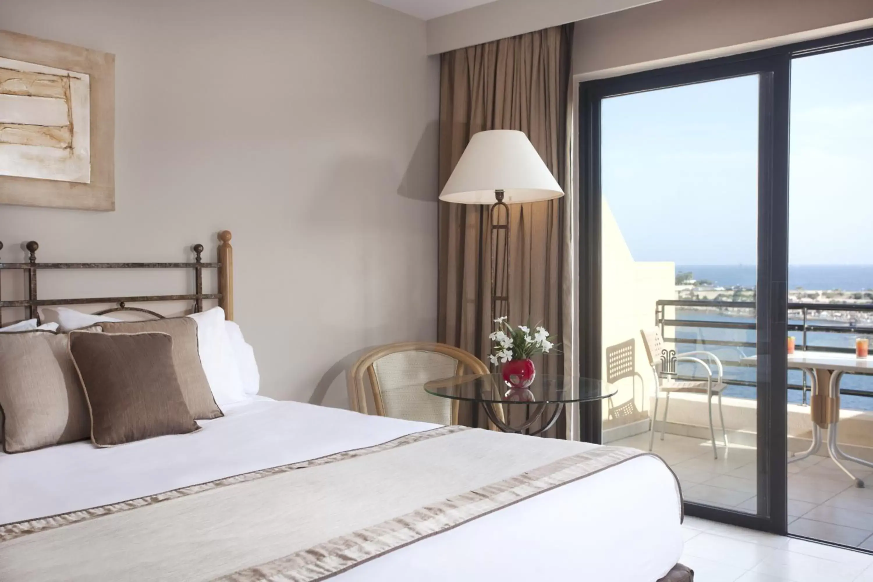 Bed in Marina Hotel Corinthia Beach Resort Malta