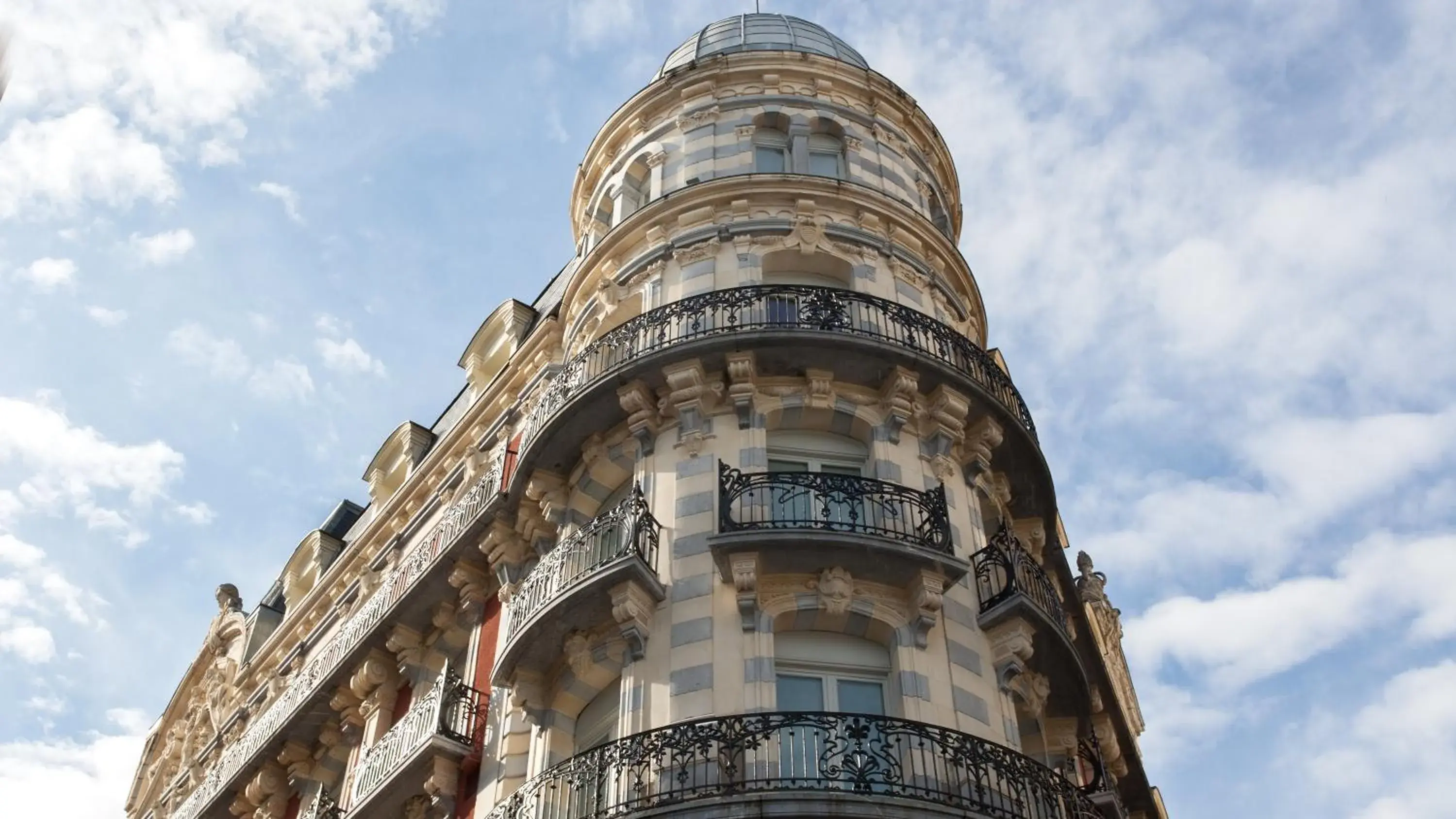 Facade/entrance, Property Building in Grand Hôtel Moderne