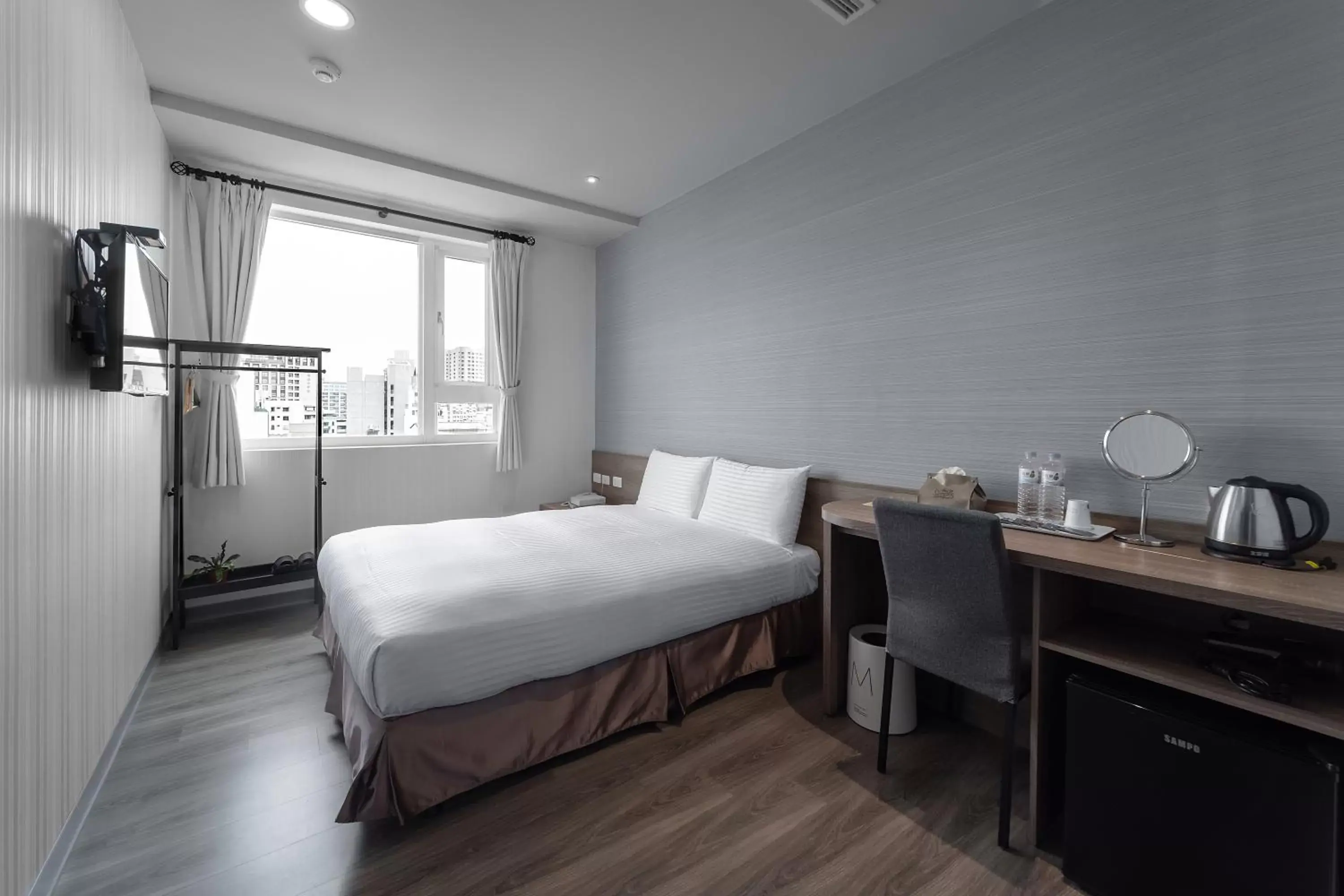 Photo of the whole room, Bed in Hotel Brown - Zhongzheng