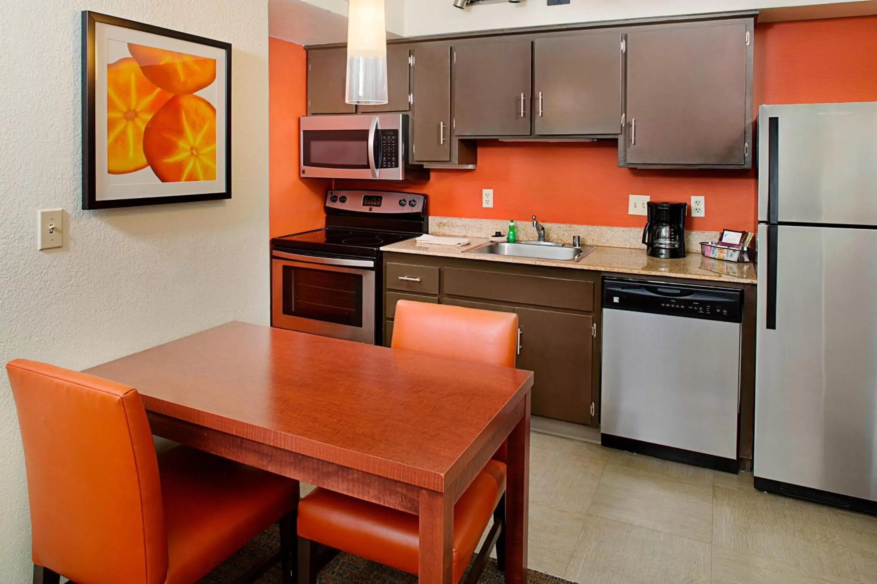 Bedroom, Kitchen/Kitchenette in Residence Inn Sacramento Cal Expo