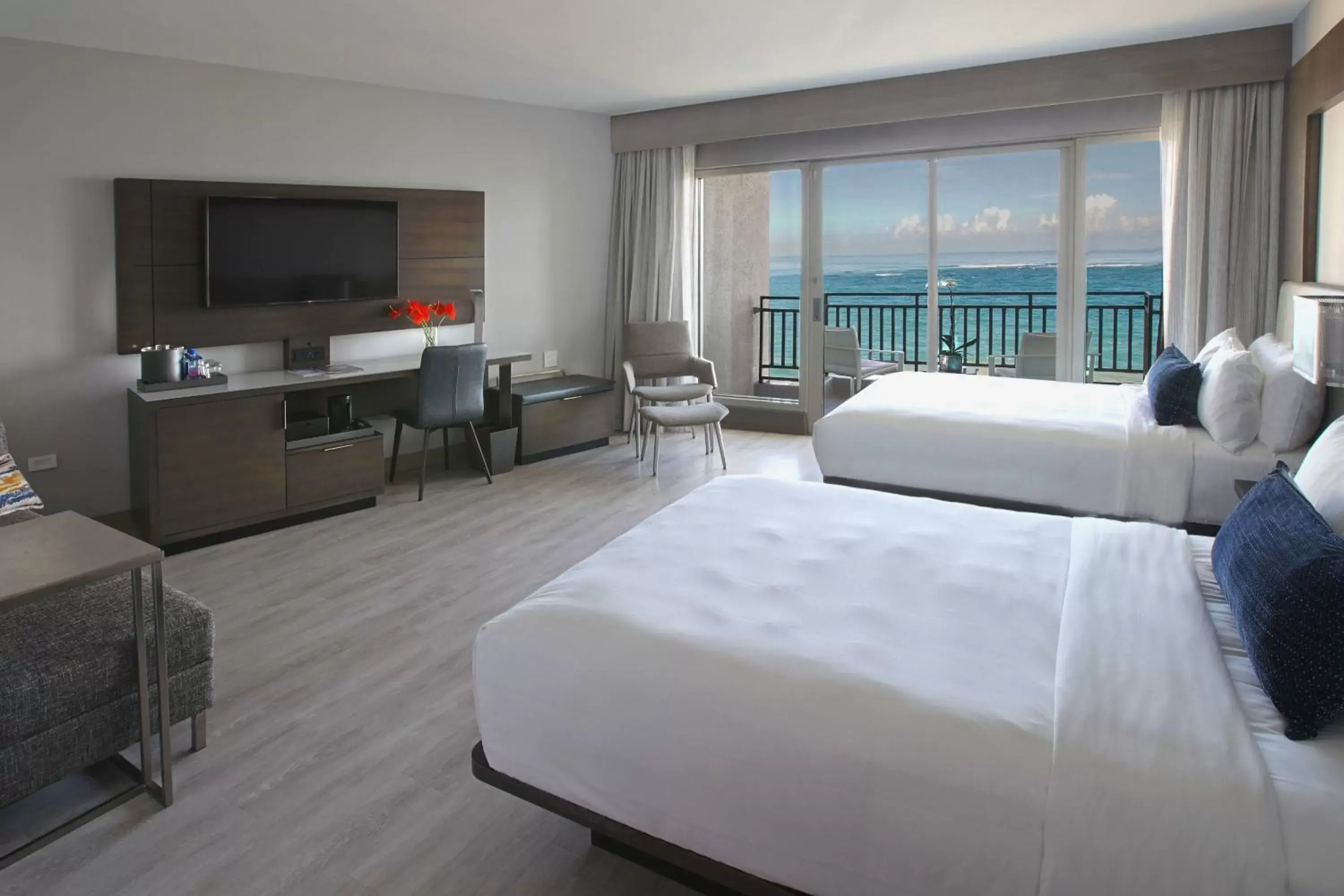 Photo of the whole room in San Juan Marriott Resort and Stellaris Casino
