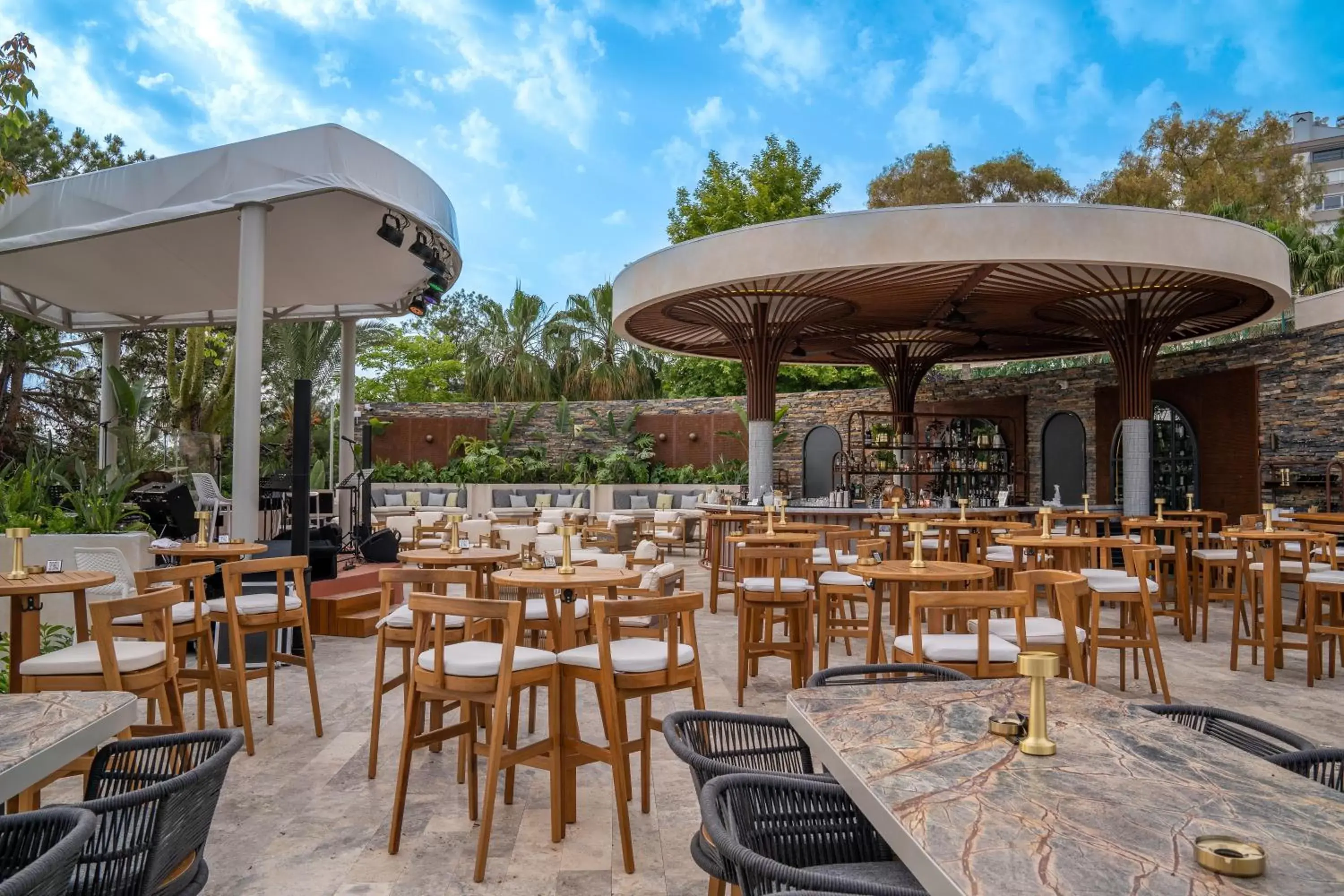 Lounge or bar, Restaurant/Places to Eat in Akra Hotel