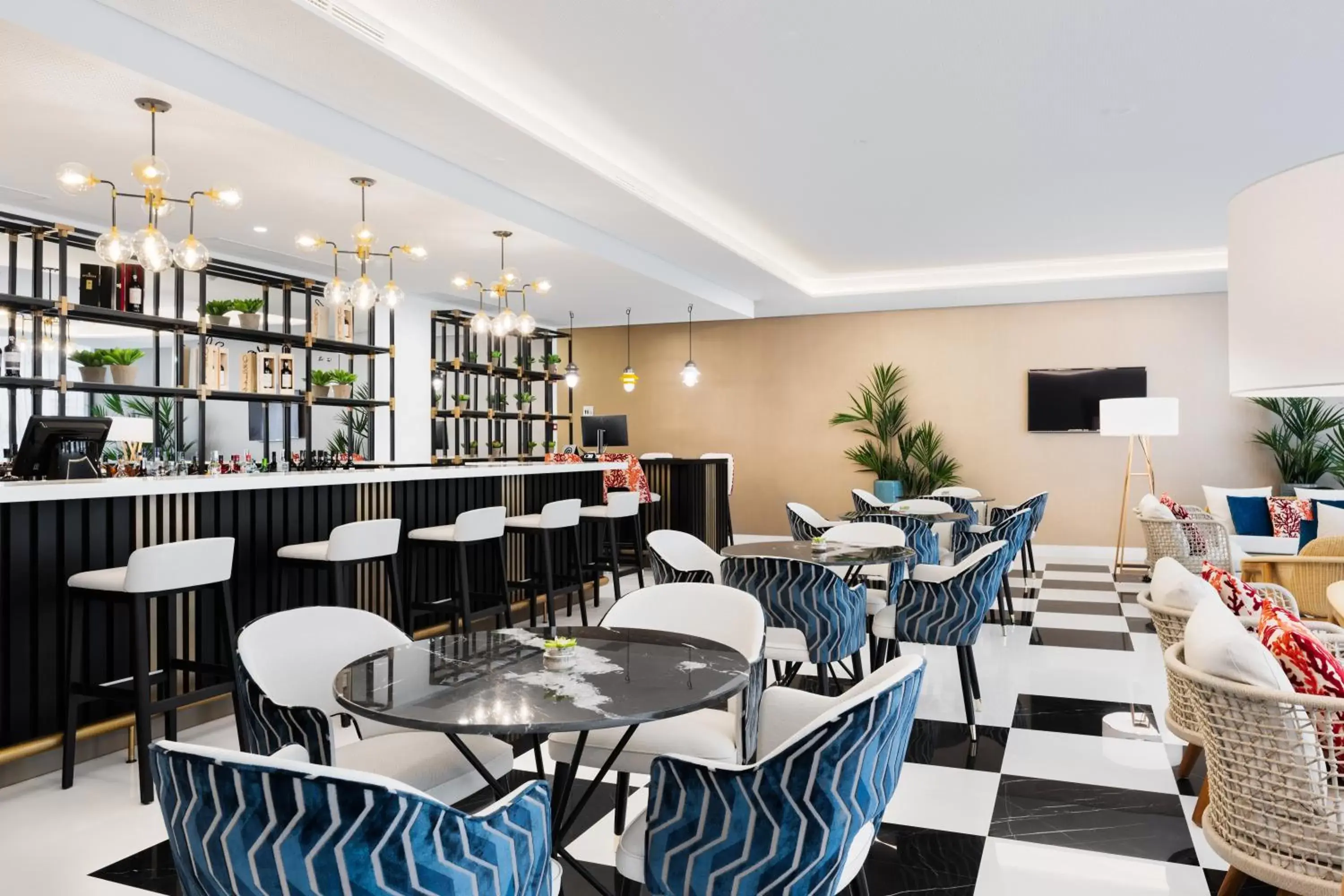 Lounge or bar, Restaurant/Places to Eat in Eurostars Matosinhos