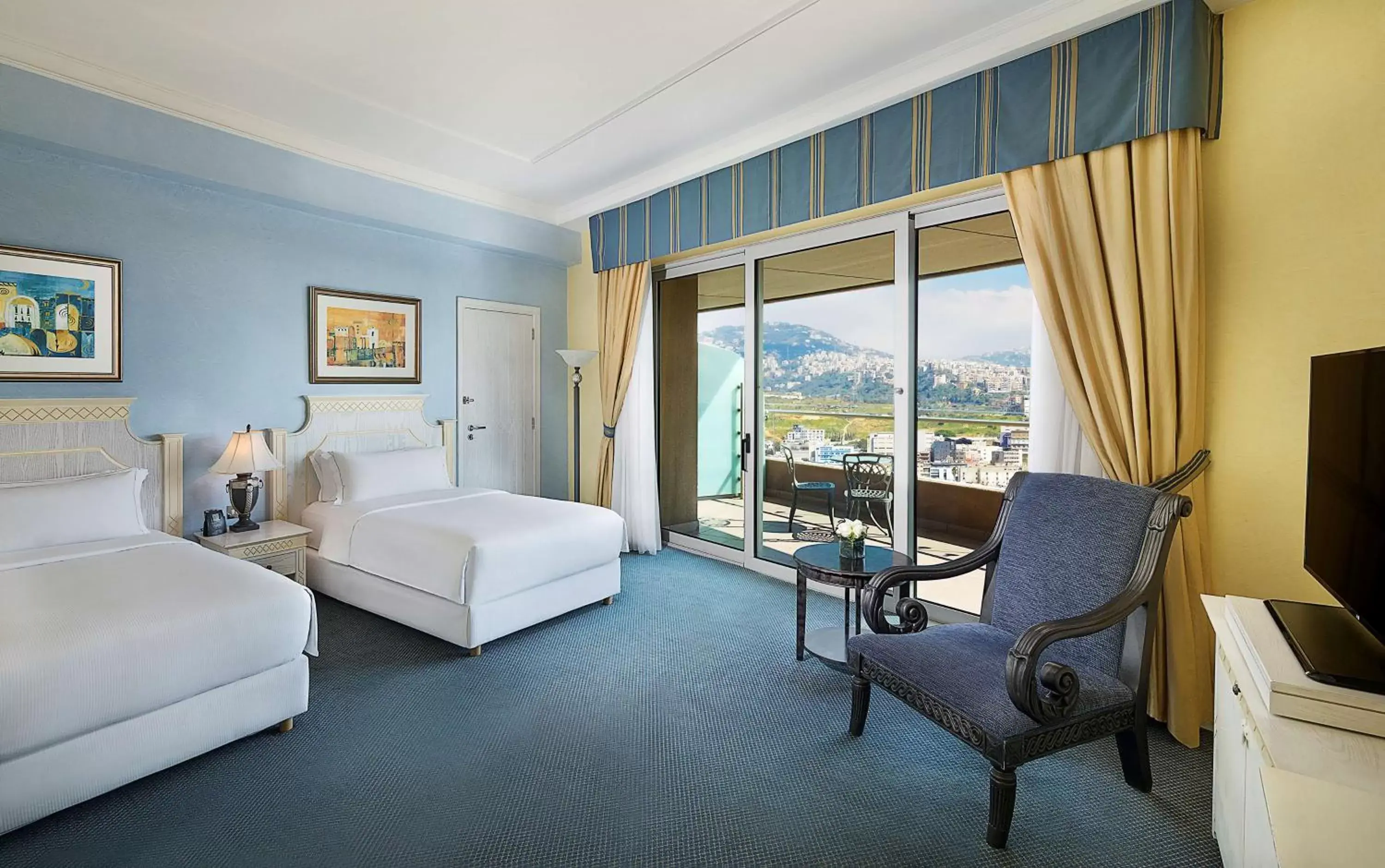 Bed in Hilton Beirut Habtoor Grand Hotel