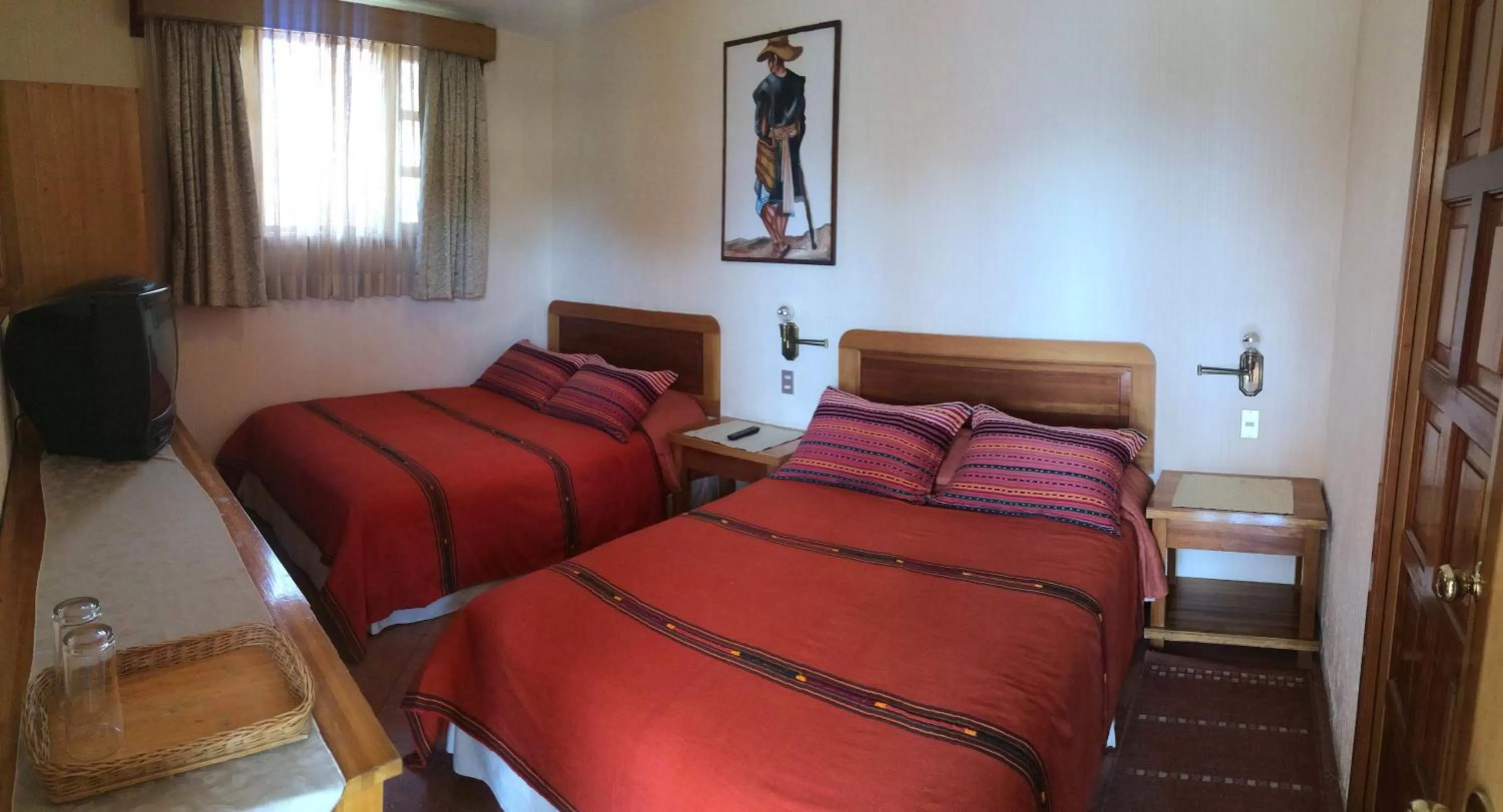 Photo of the whole room, Bed in Posada De Los Volcanes