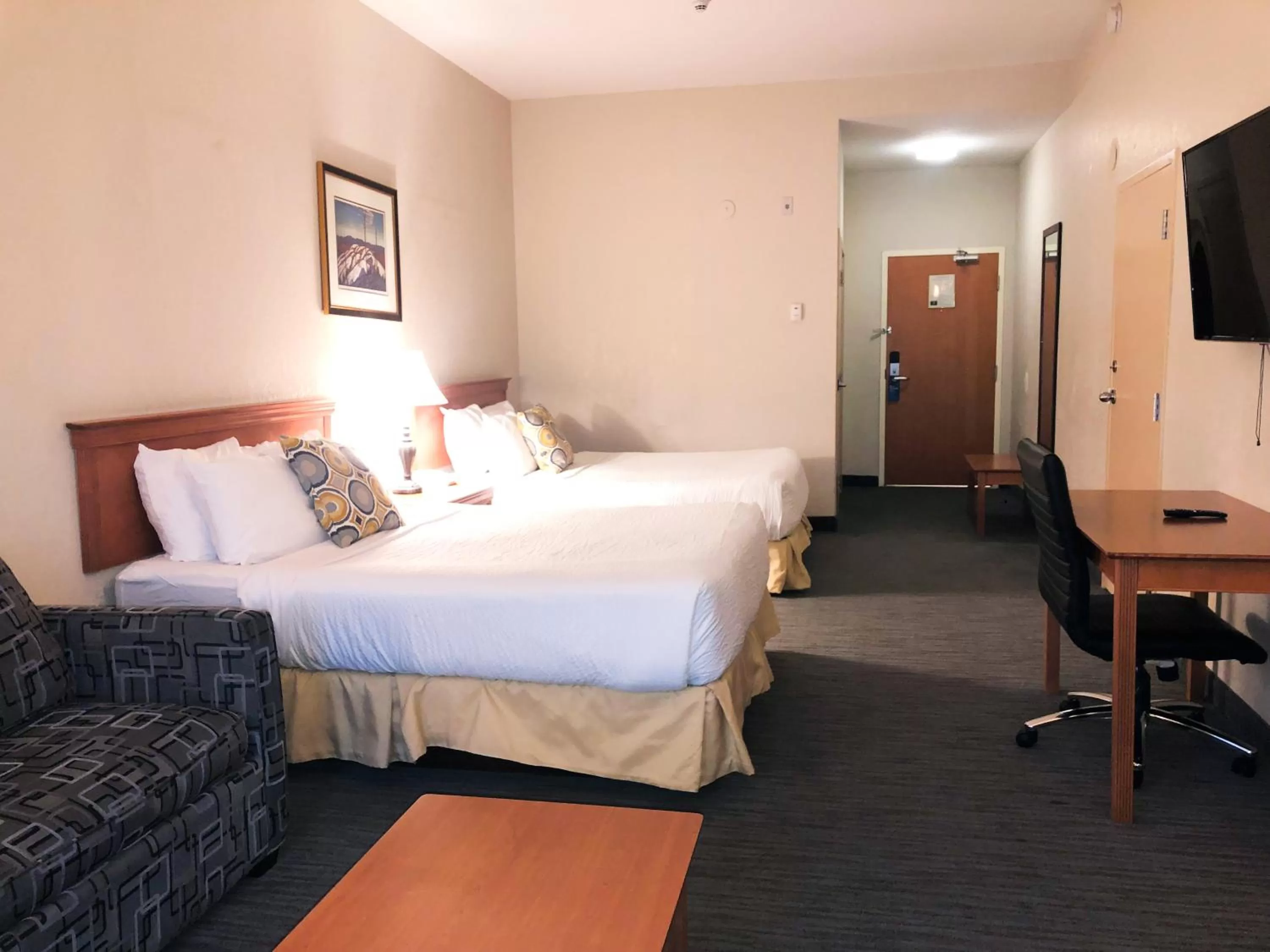 Bed in Days Inn by Wyndham Niagara Falls Centre St By the Falls