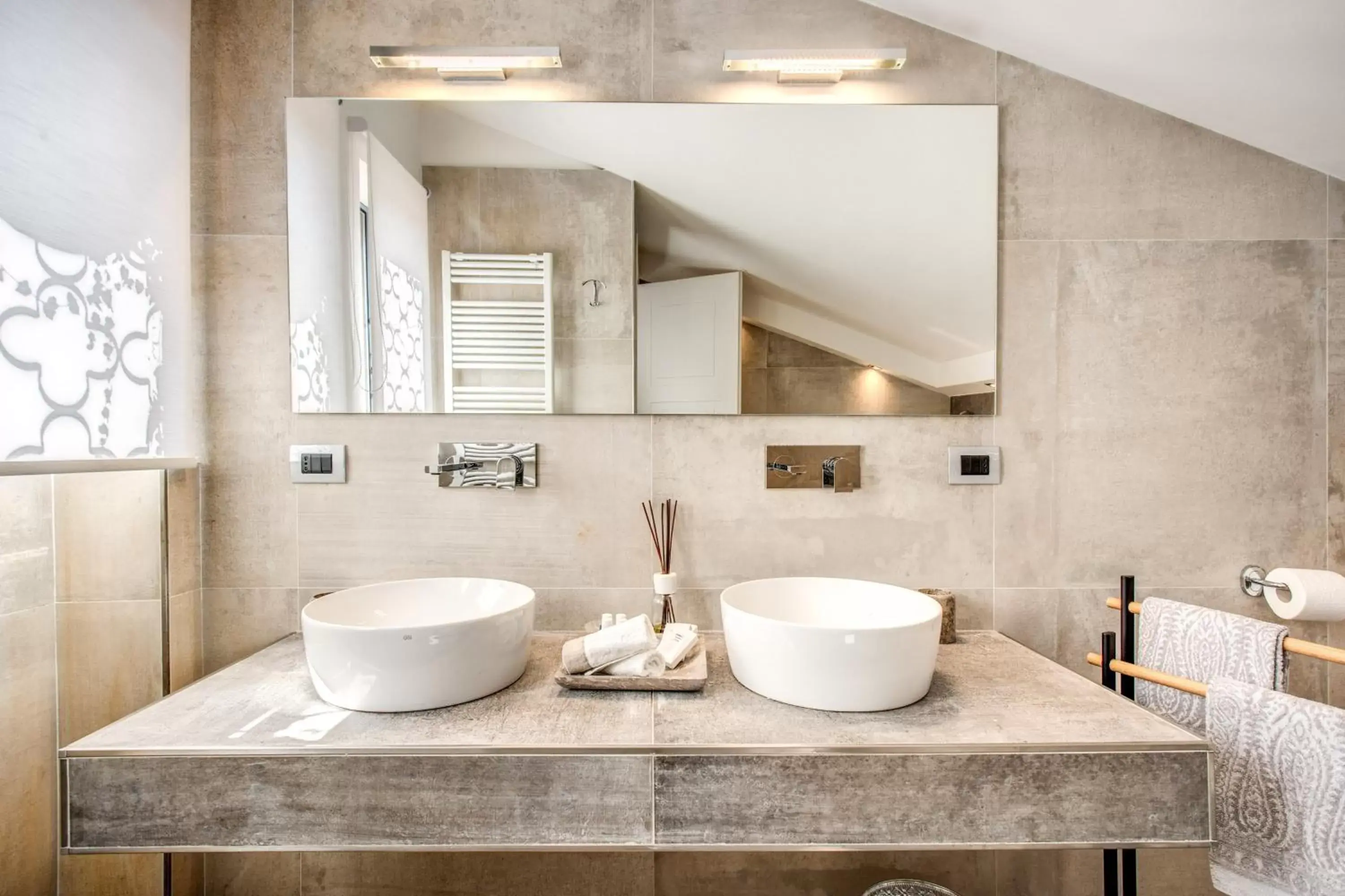 Bathroom in La Gaura Guest House