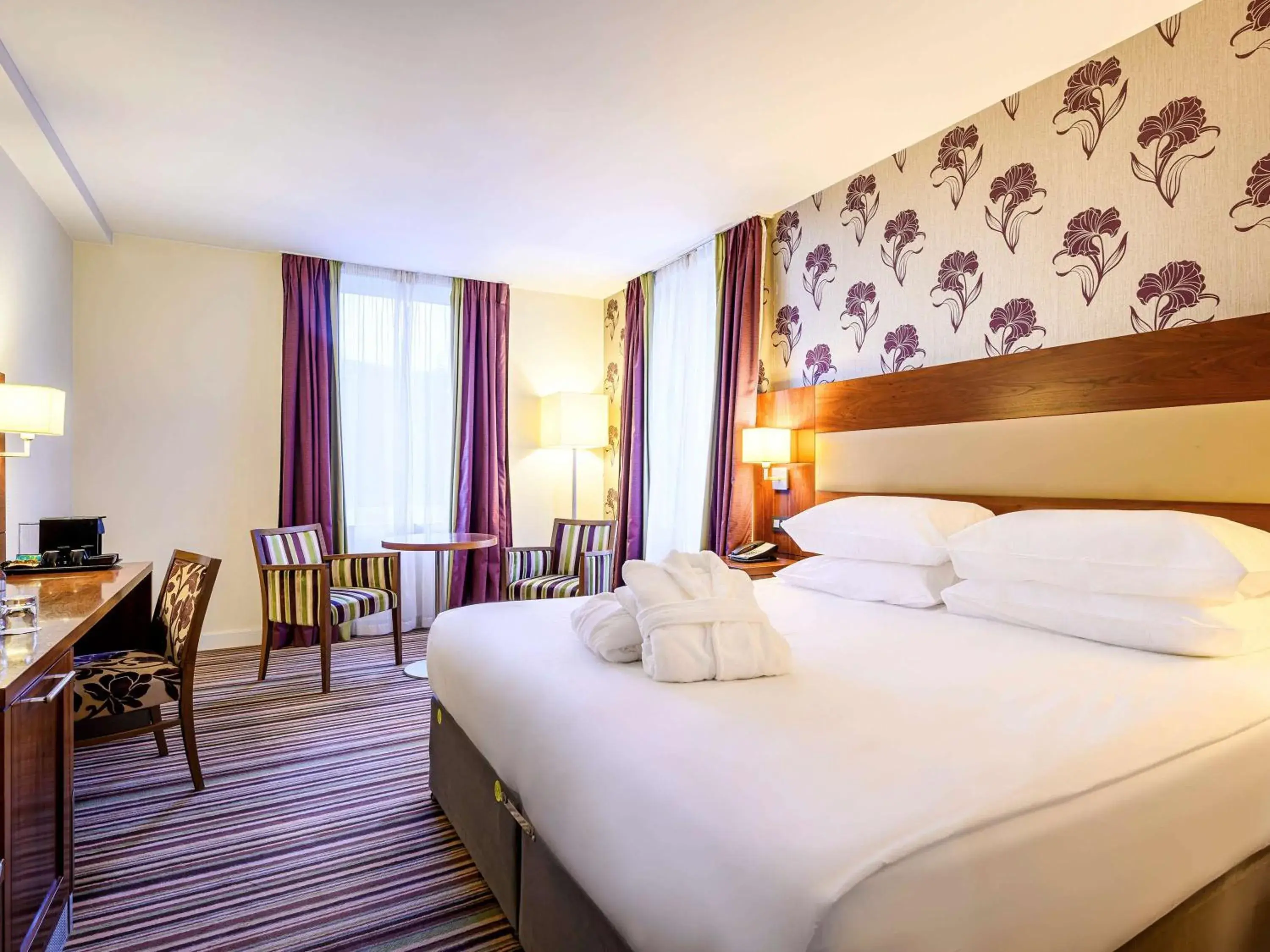 Photo of the whole room, Bed in Mercure Liege City Centre
