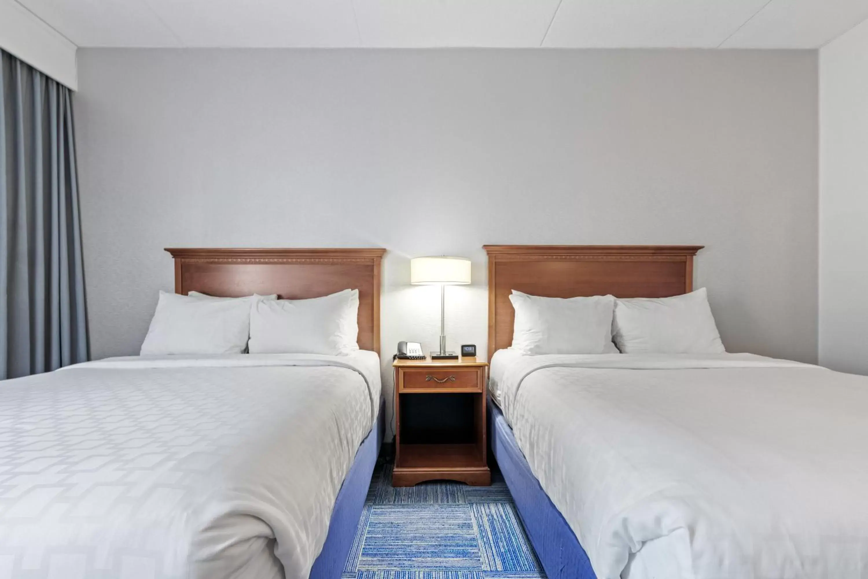 Bed in Allentown Park Hotel, Ascend Hotel Collection