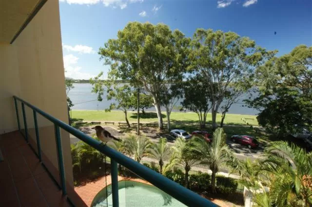 Day in The Esplanade Riverview Holiday Apartments