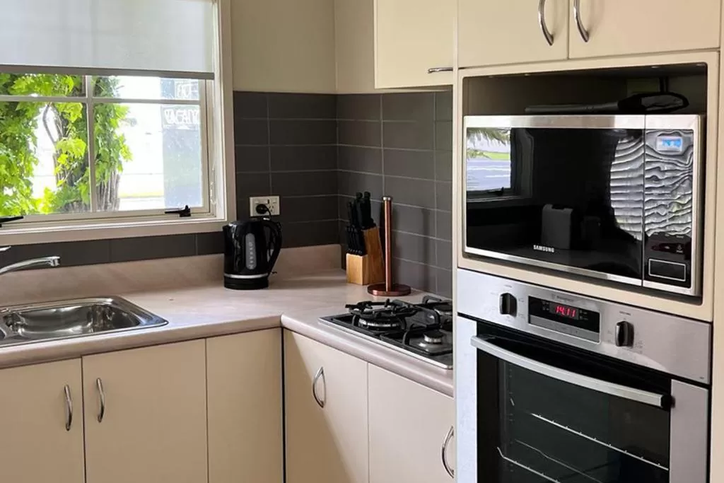 Kitchen or kitchenette in Silver Fern Rotorua Suites & Spa