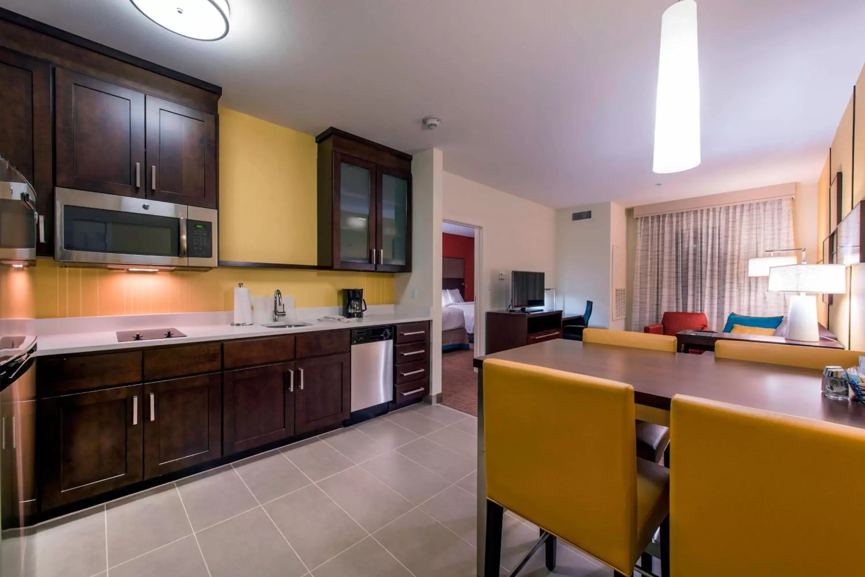 Bedroom, Kitchen/Kitchenette in Residence Inn by Marriott Nashua