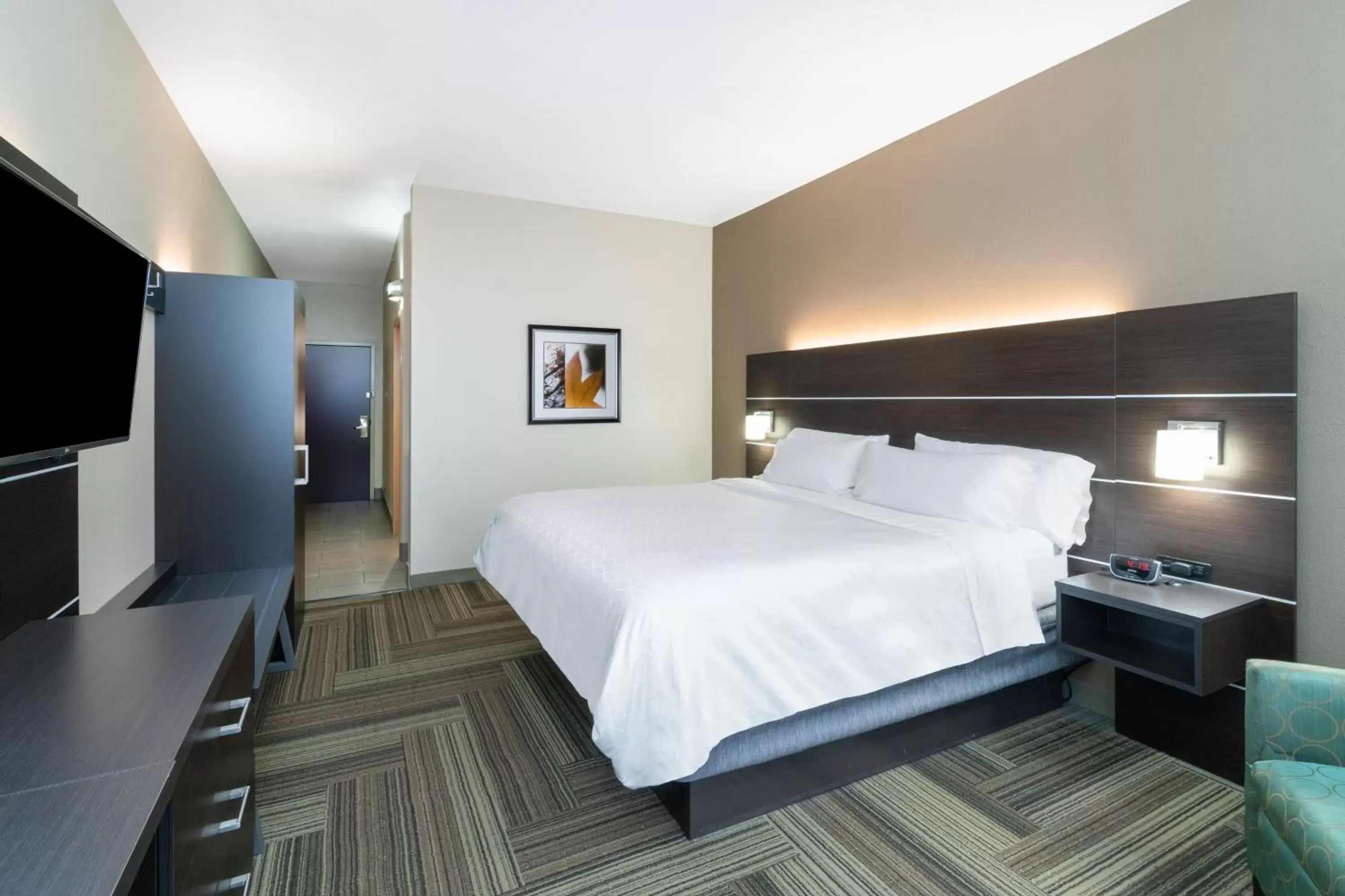Photo of the whole room, Bed in Holiday Inn Express Hotel & Suites Ashland, an IHG Hotel
