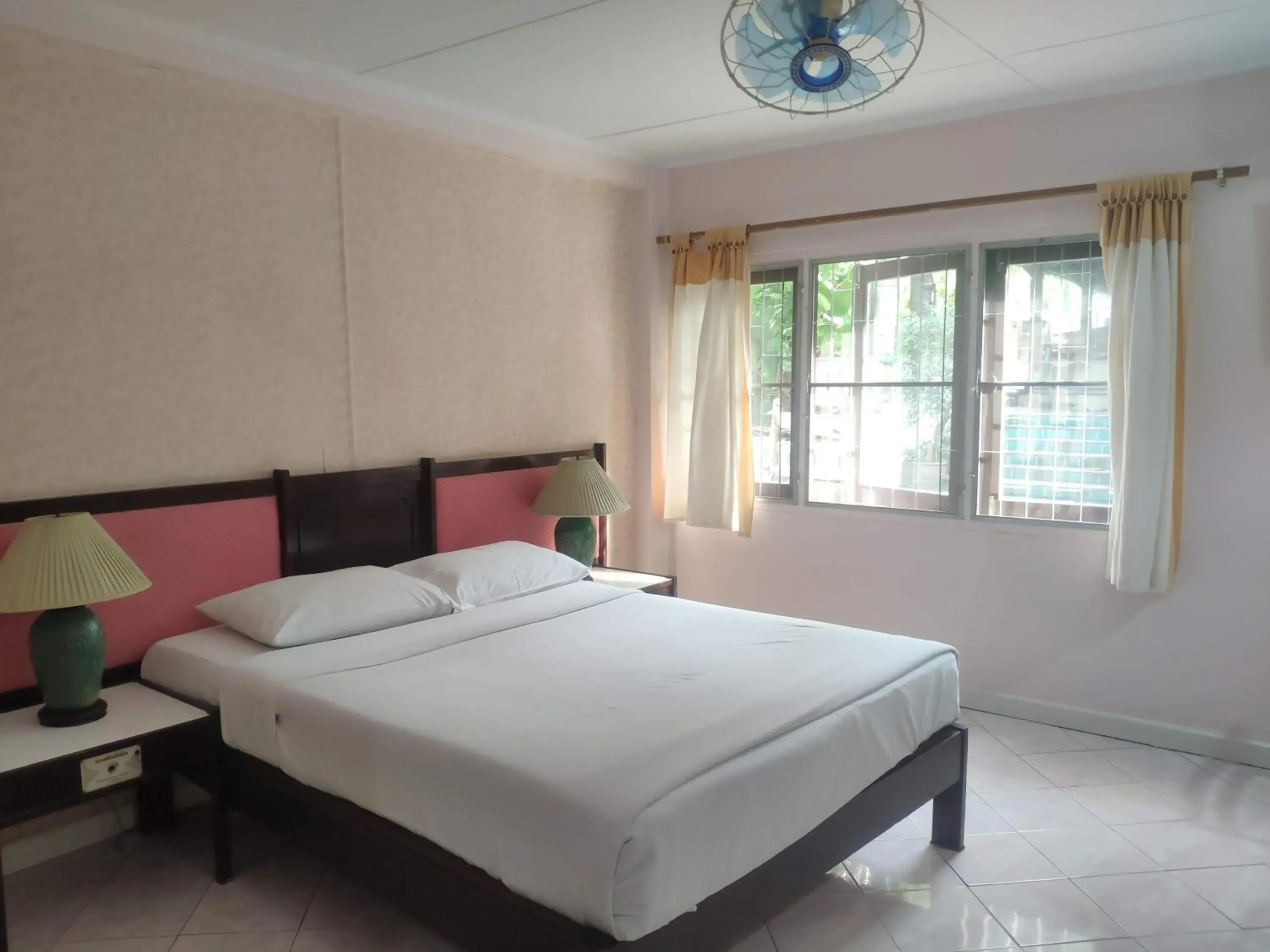 Bed in Changpuak Hotel