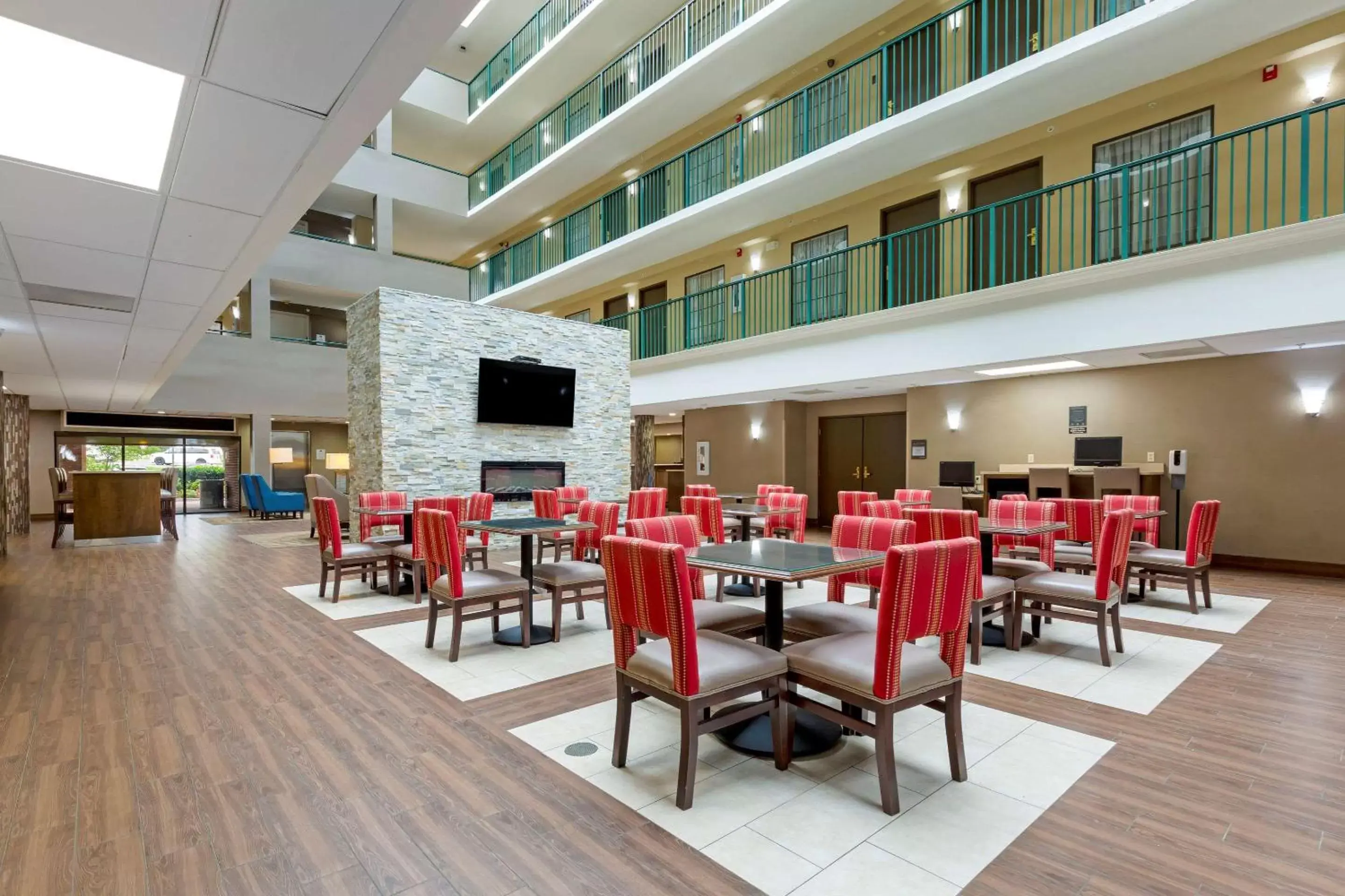 Restaurant/Places to Eat in Comfort Suites Near Potomac Mills