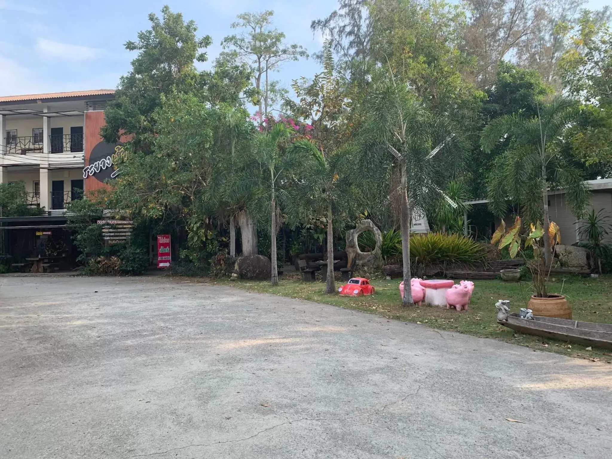 Facade/entrance in Rayonghouse Resort