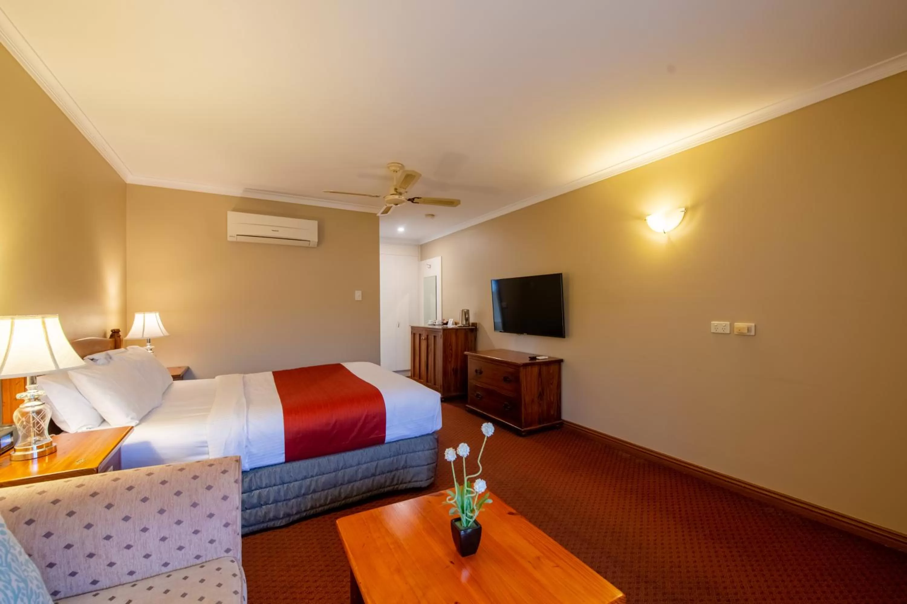 Bedroom, Bed in Gateway on Monash