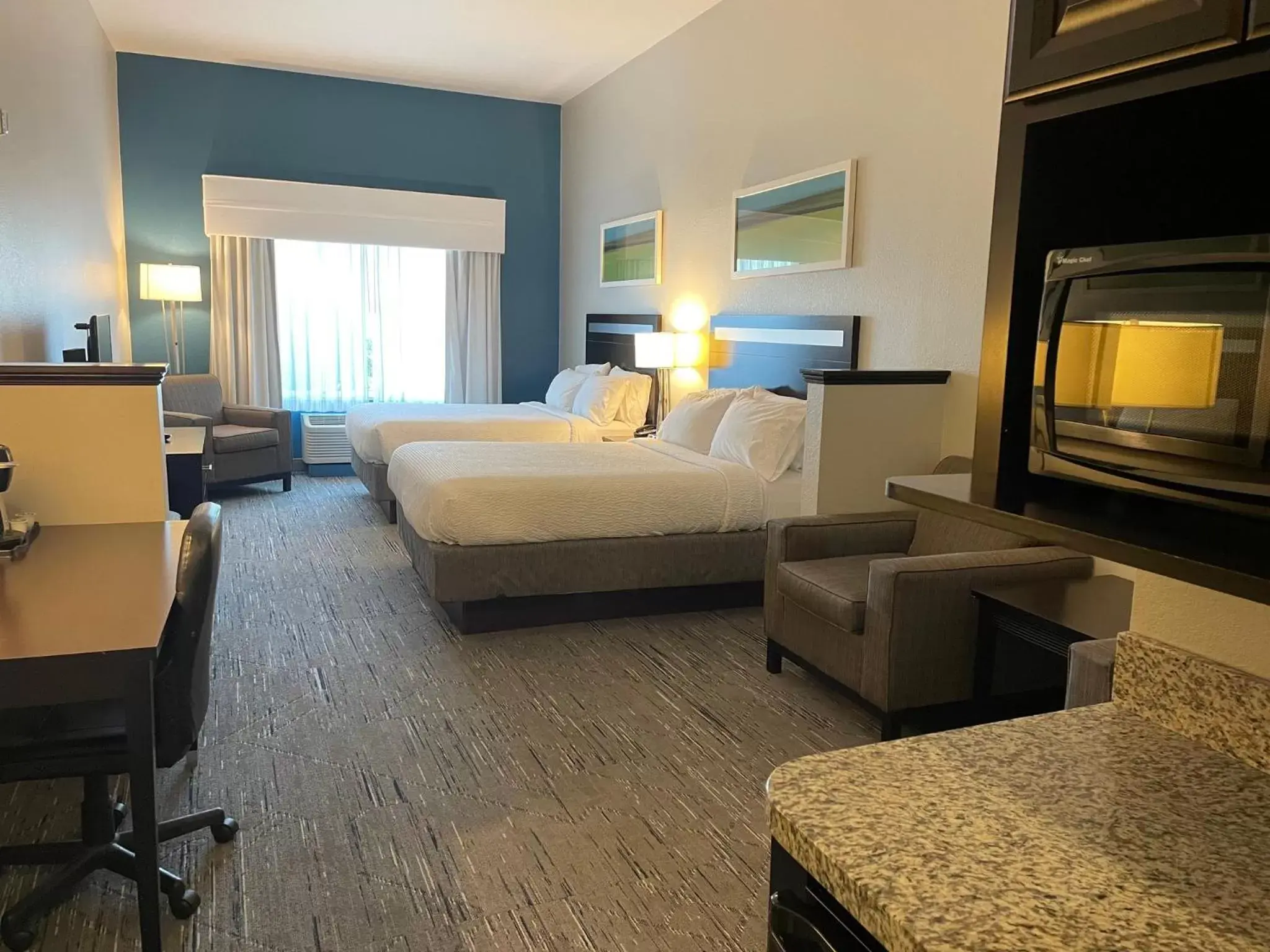 Bedroom, Bed in Holiday Inn Express and Suites Montgomery, an IHG Hotel