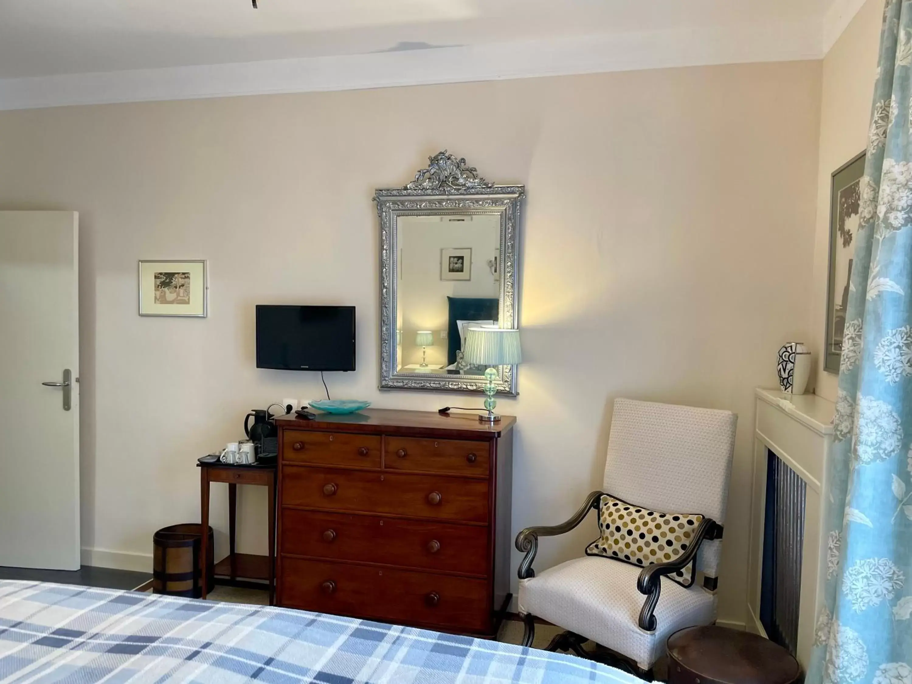 Bedroom, Bed in La Villa de Chinon