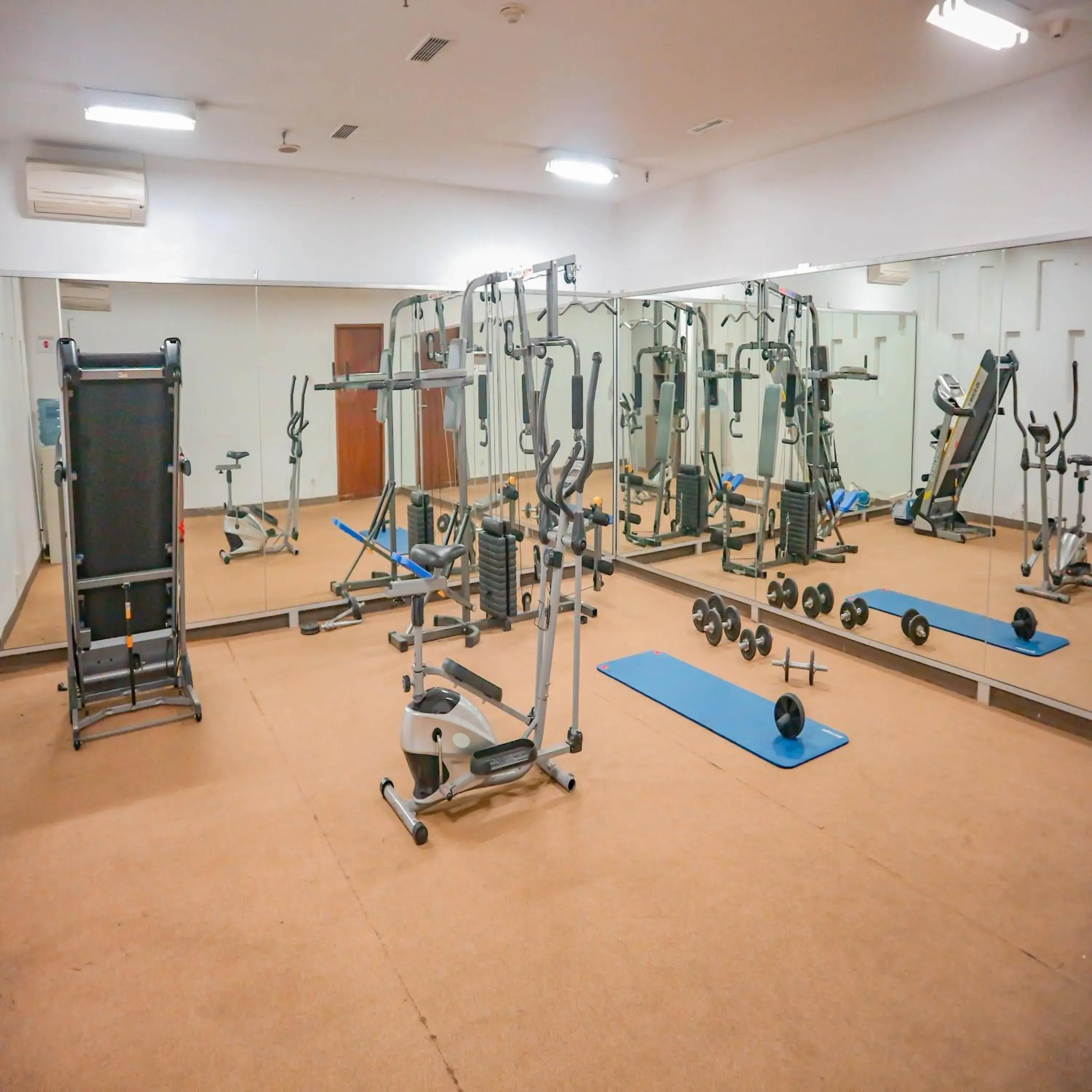 Fitness centre/facilities, Fitness Center/Facilities in Howard Johnson By Wyndham Pekalongan