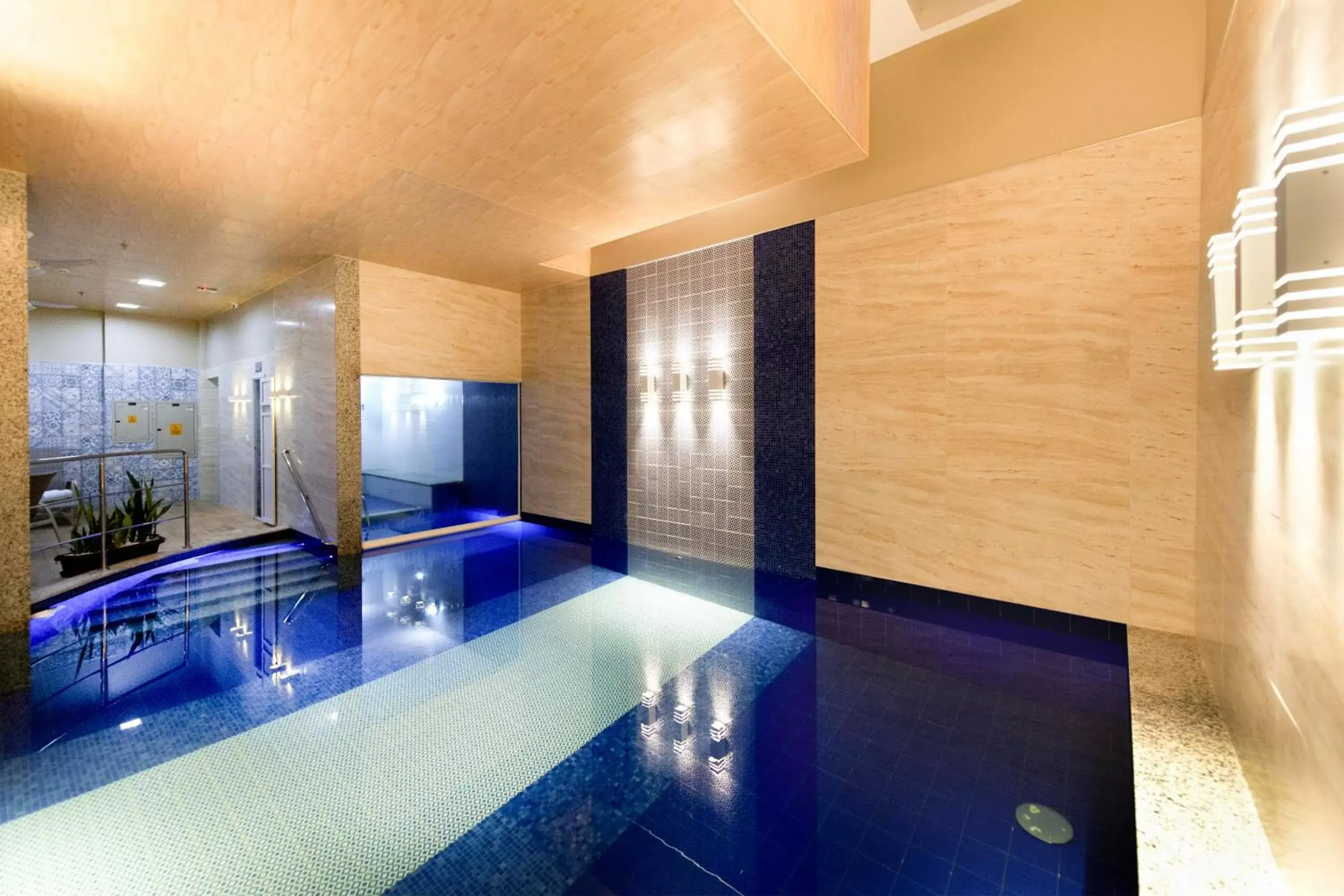 Swimming pool in Comfort Suites Macaé Swimming pool in Comfort Suites Macaé