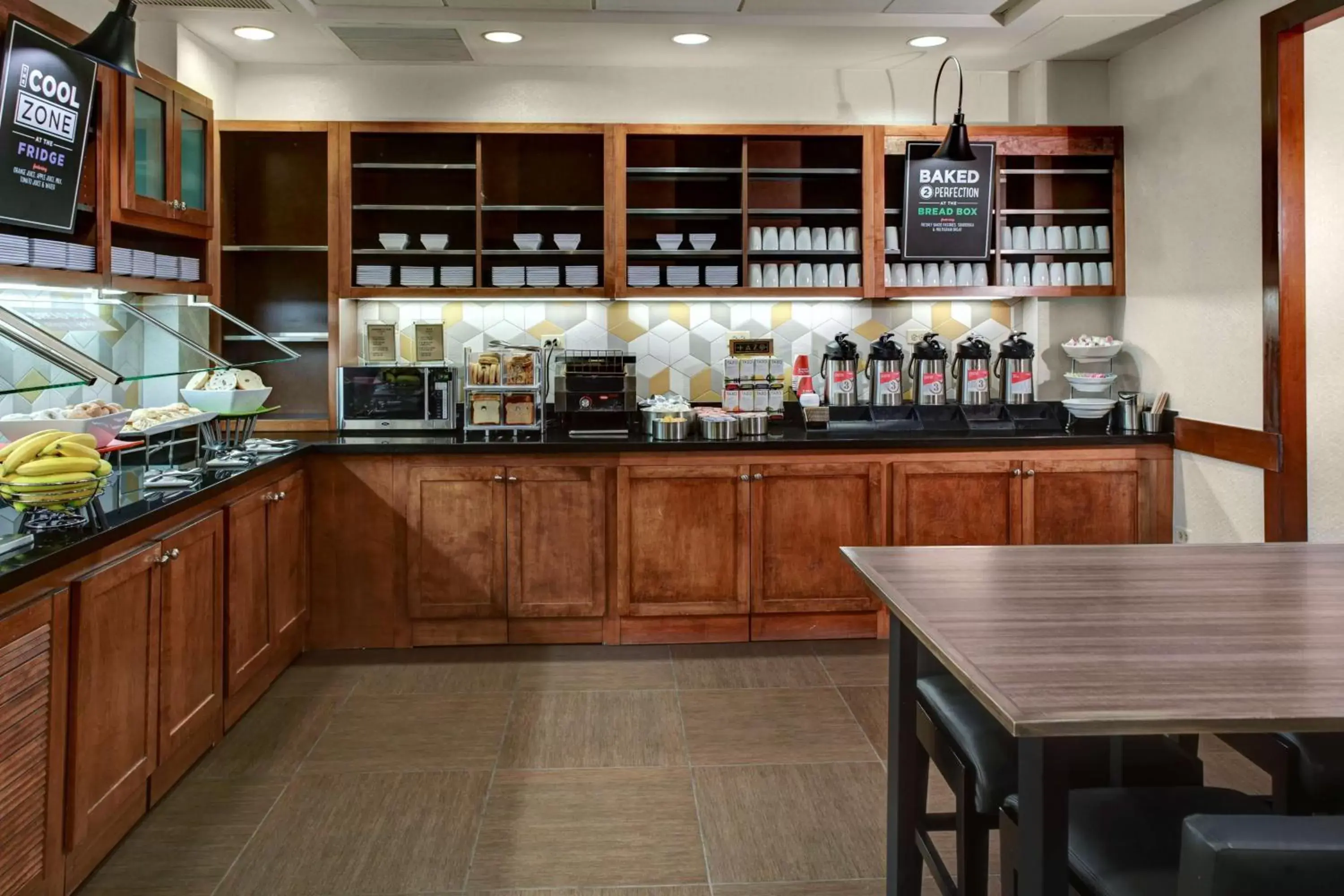 Restaurant/places to eat, Kitchen/Kitchenette in Hyatt Place Detroit/Auburn Hills